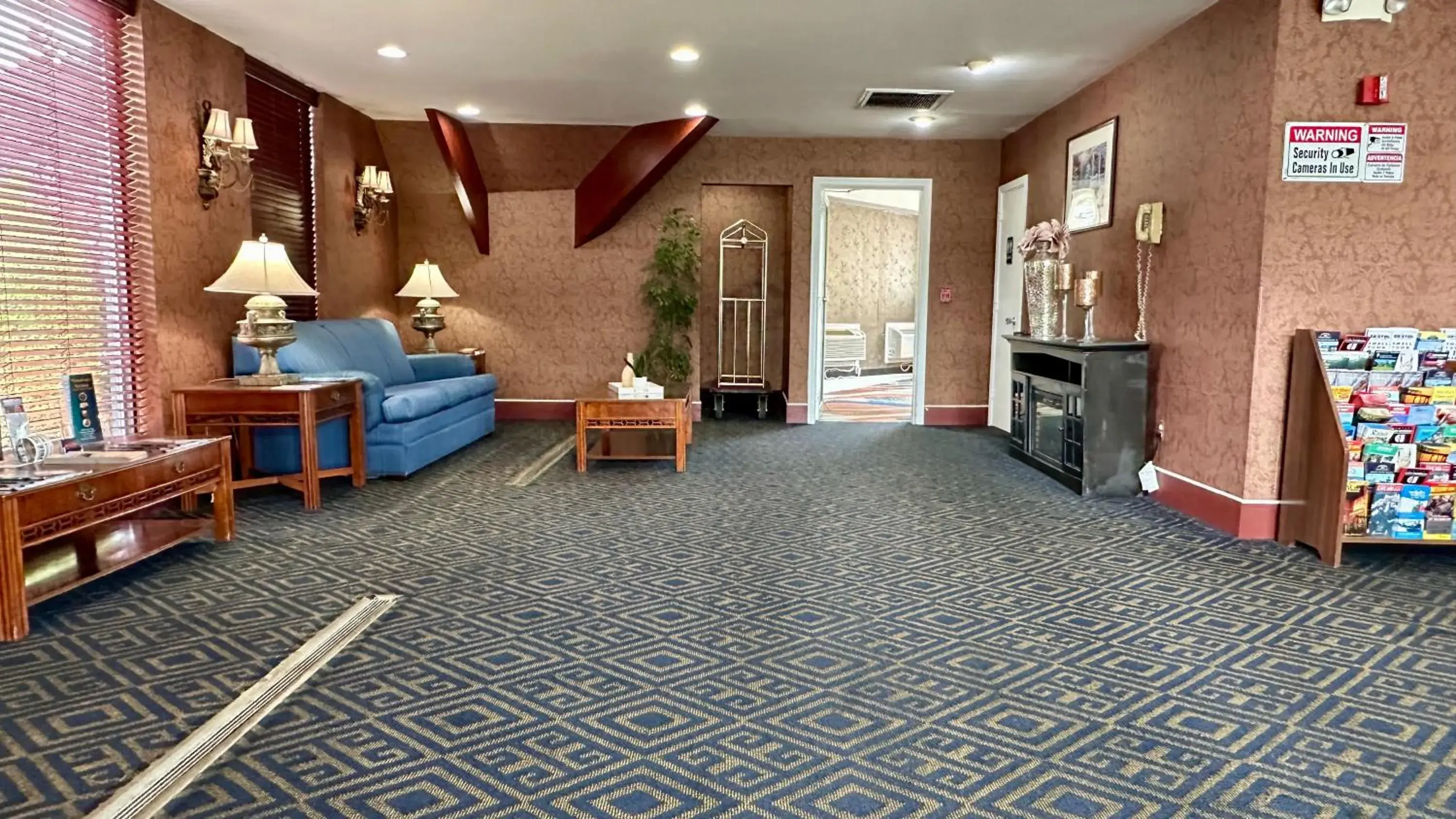 Lobby or reception, Bed in Riverview Inn & Suites Lobby or reception, Bed in Riverview Inn & Suites