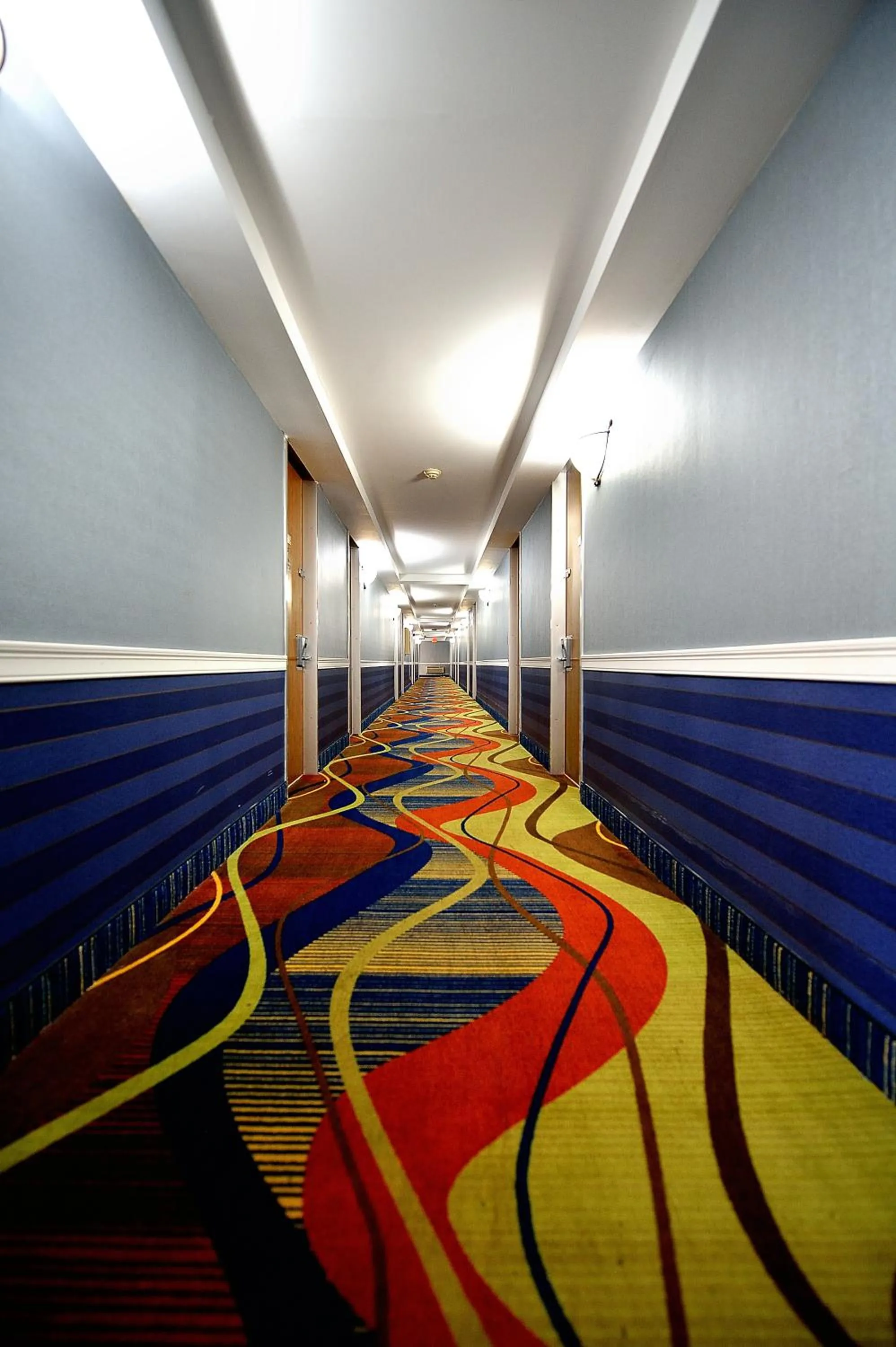 Riverview Inn & Suites