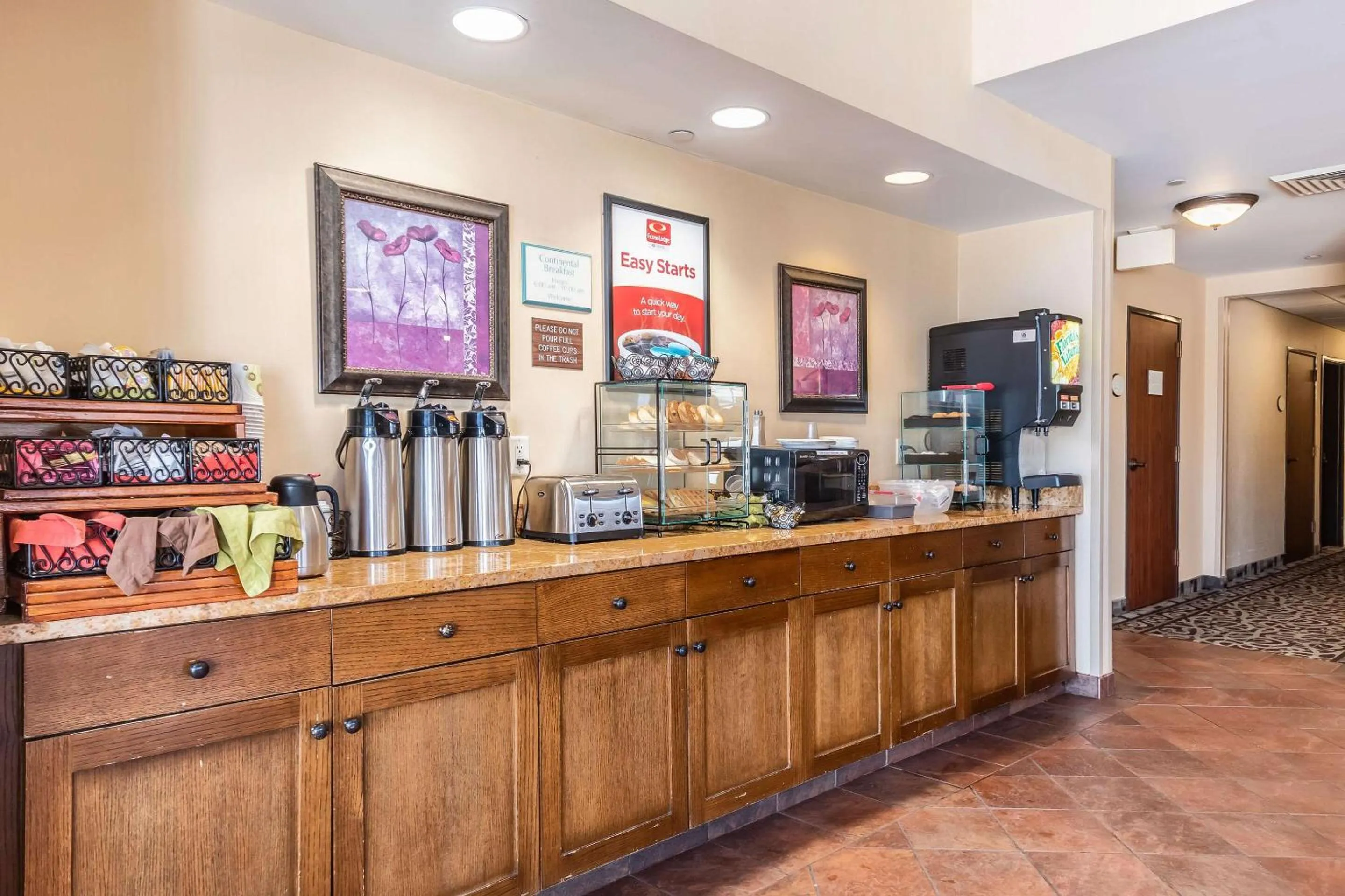 Restaurant/places to eat, Food in Econo Lodge Hadley near University