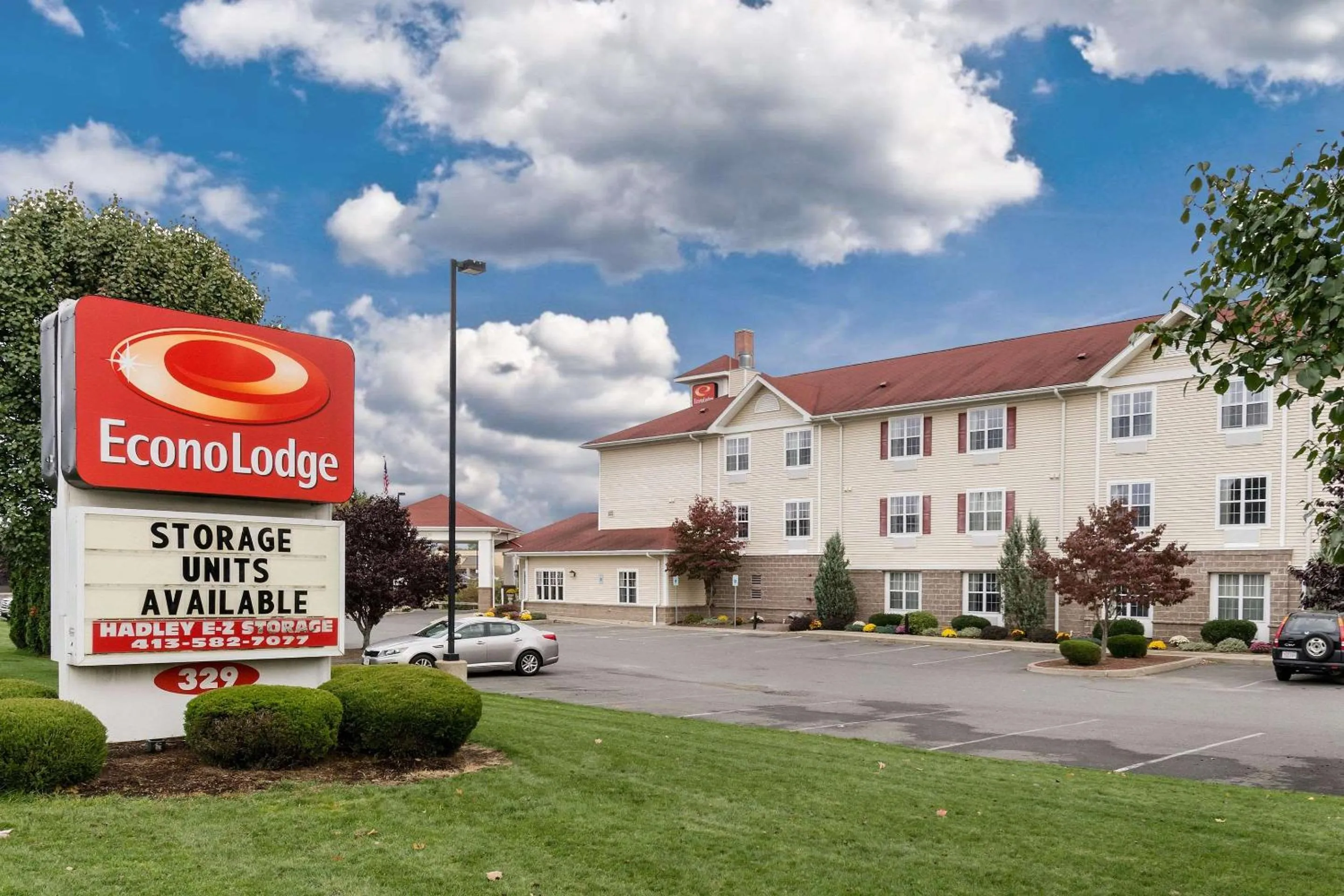 Property Building in Econo Lodge Hadley near University