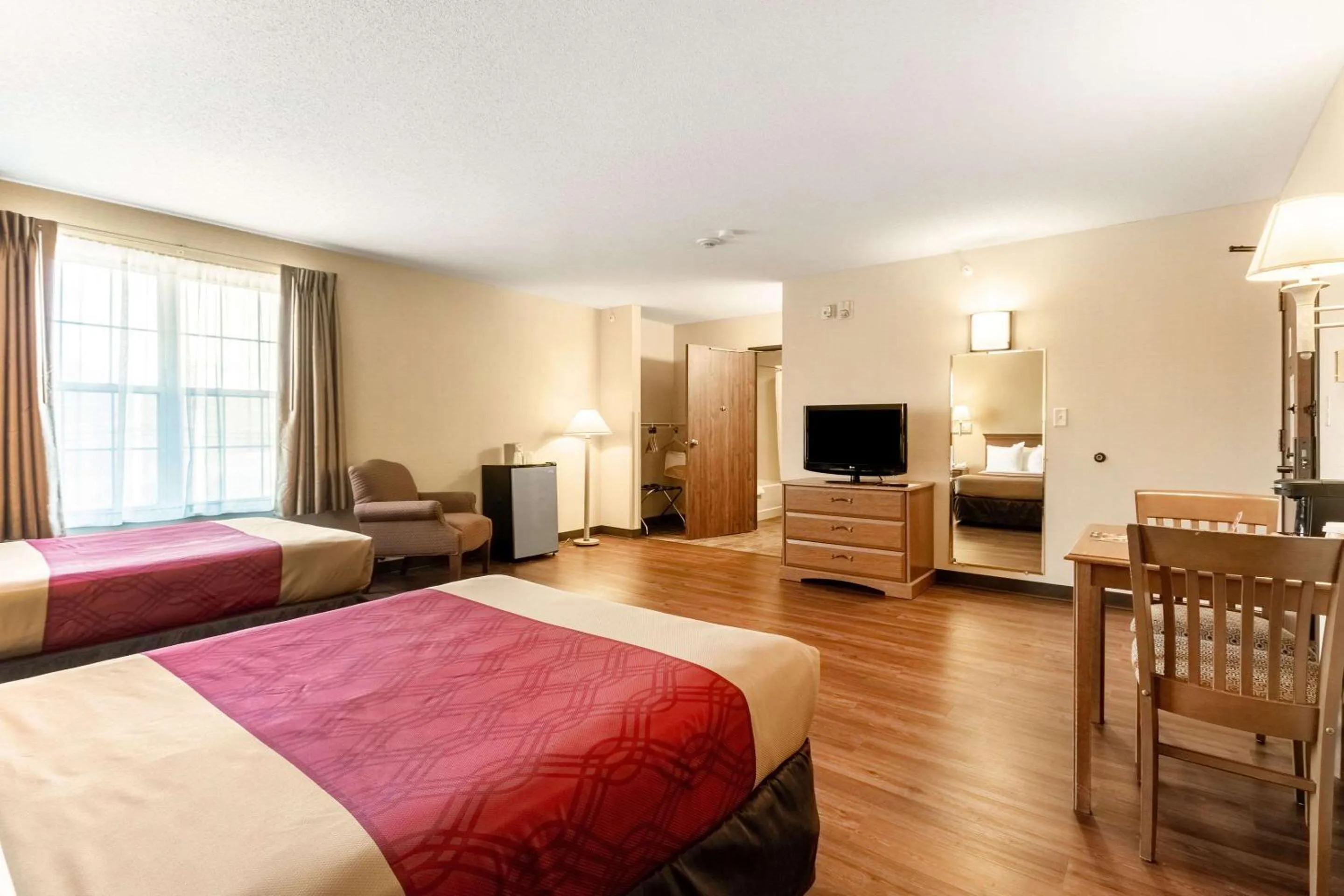 Photo of the whole room, Room Photo in Econo Lodge Hadley near University