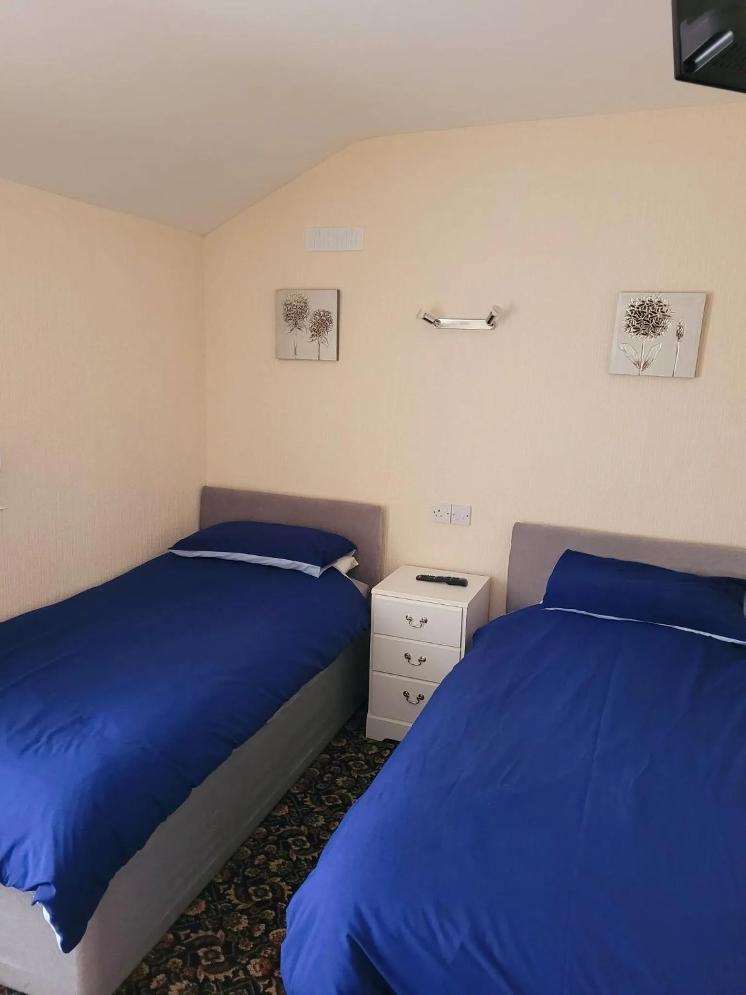 Bedroom, Bed in The Clevedon