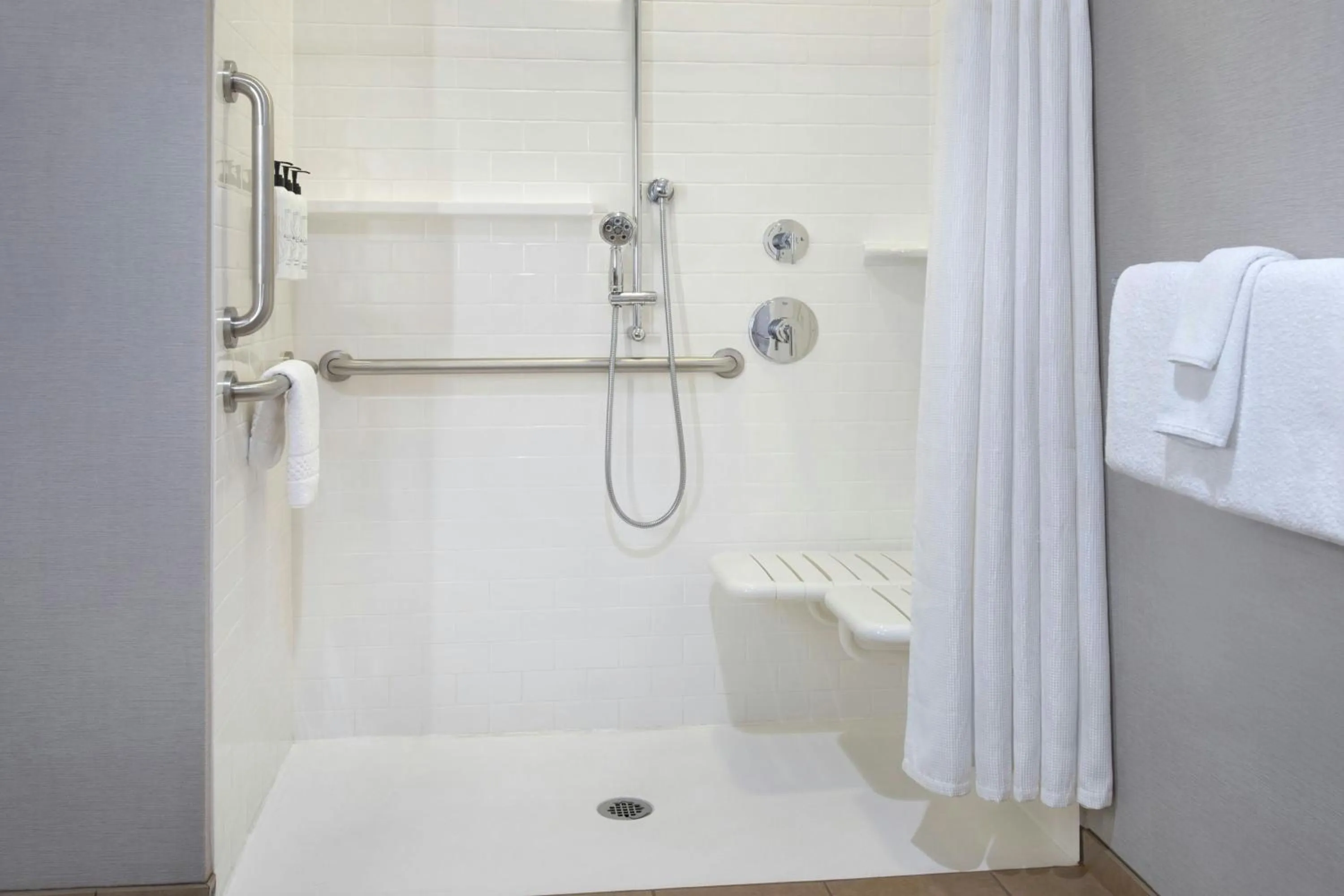 Bathroom in Fairfield Inn & Suites by Marriott Great Barrington Lenox/Berkshires