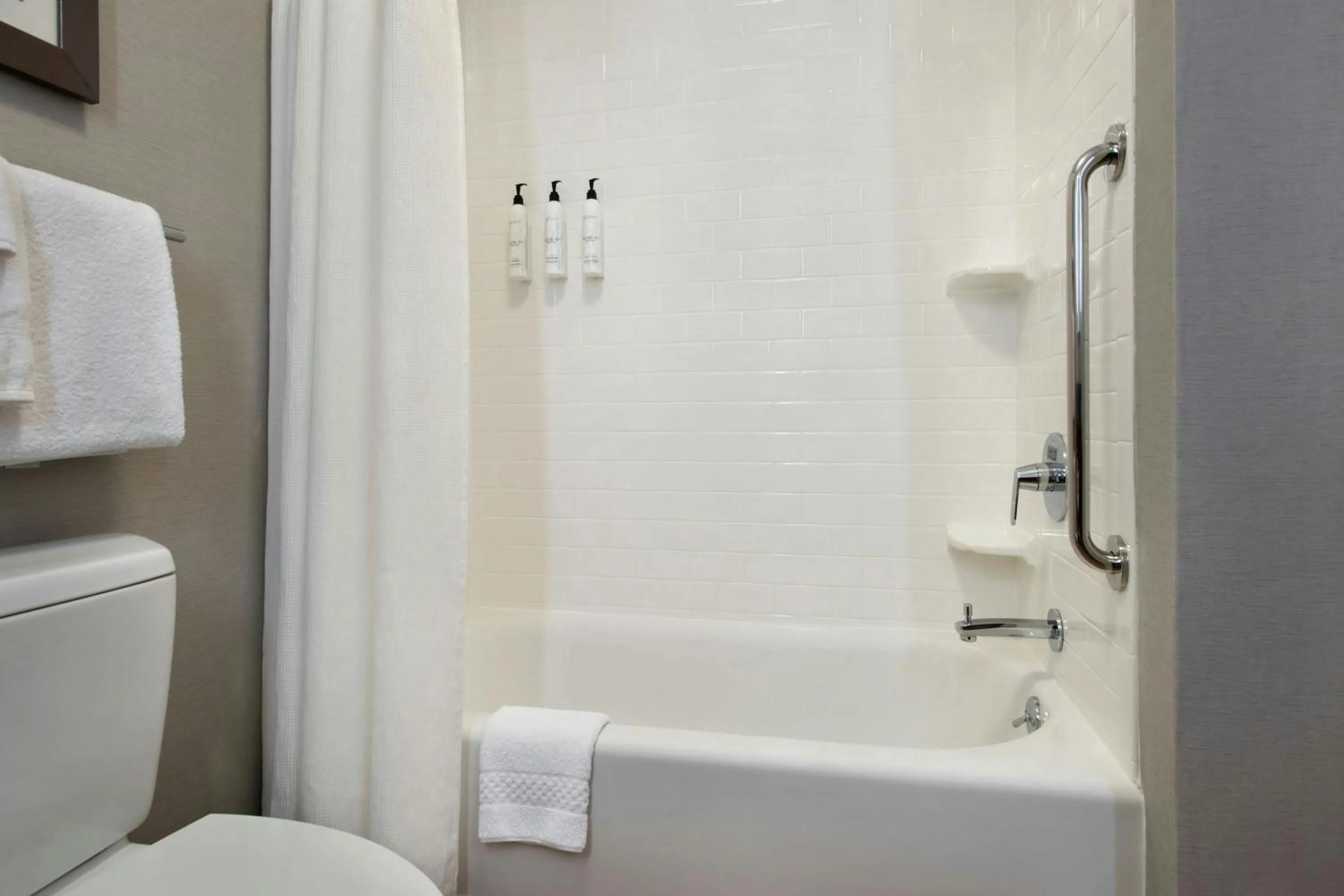 Bathroom in Fairfield Inn & Suites by Marriott Great Barrington Lenox/Berkshires