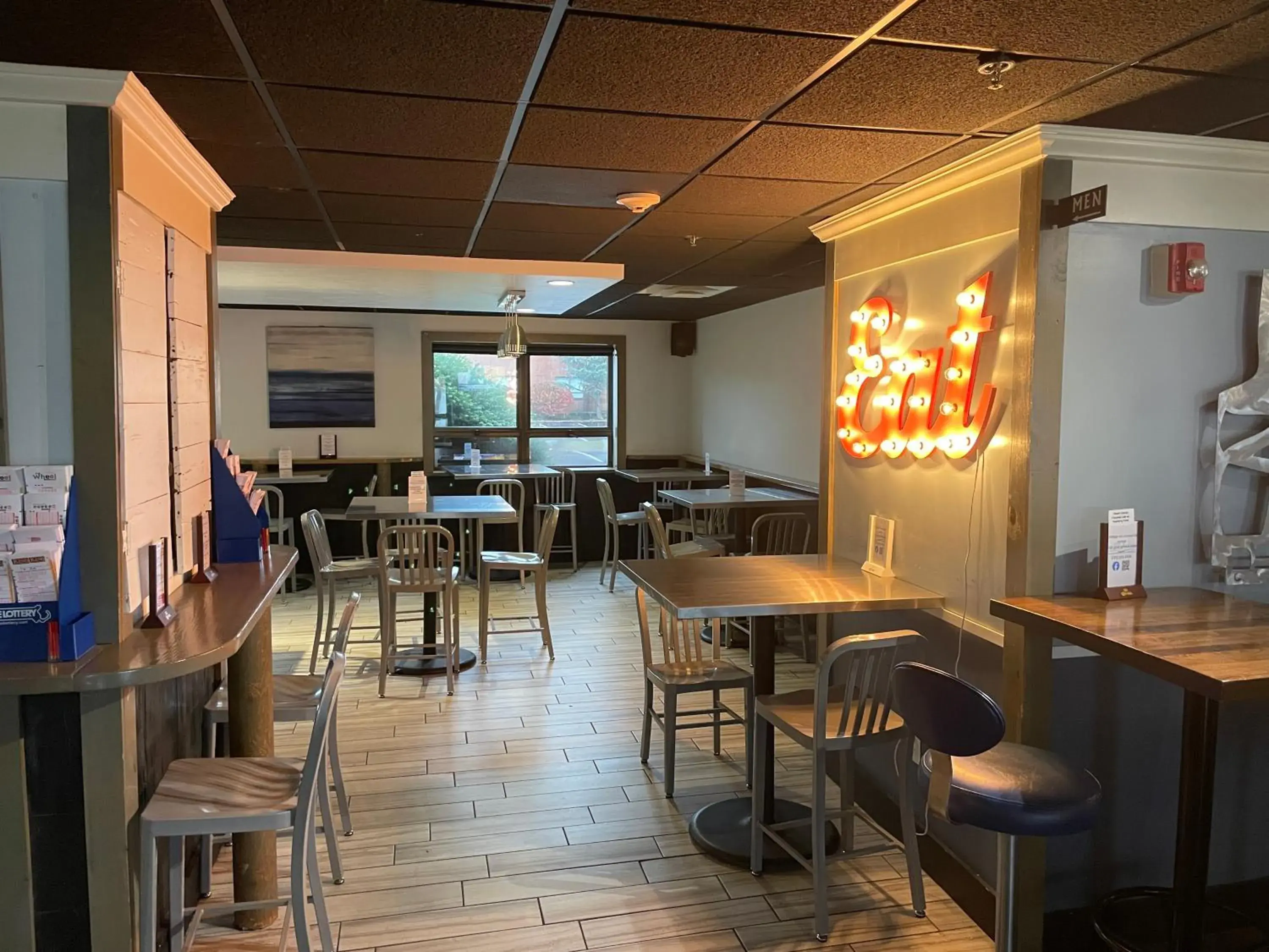 Restaurant/places to eat in Lakeside Inn Restaurant/places to eat in Lakeside Inn