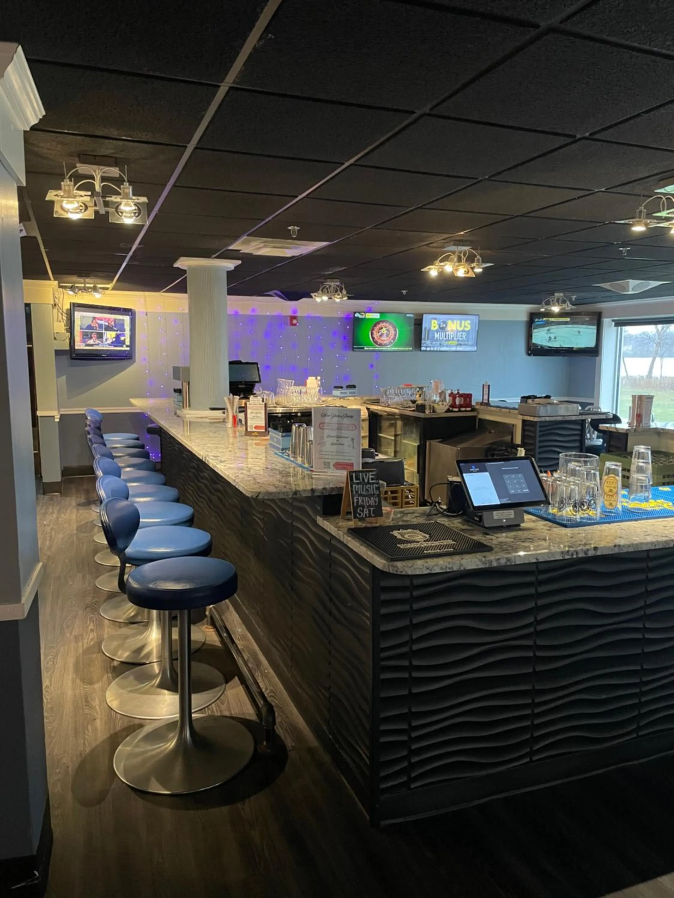 Restaurant/places to eat in Lakeside Inn