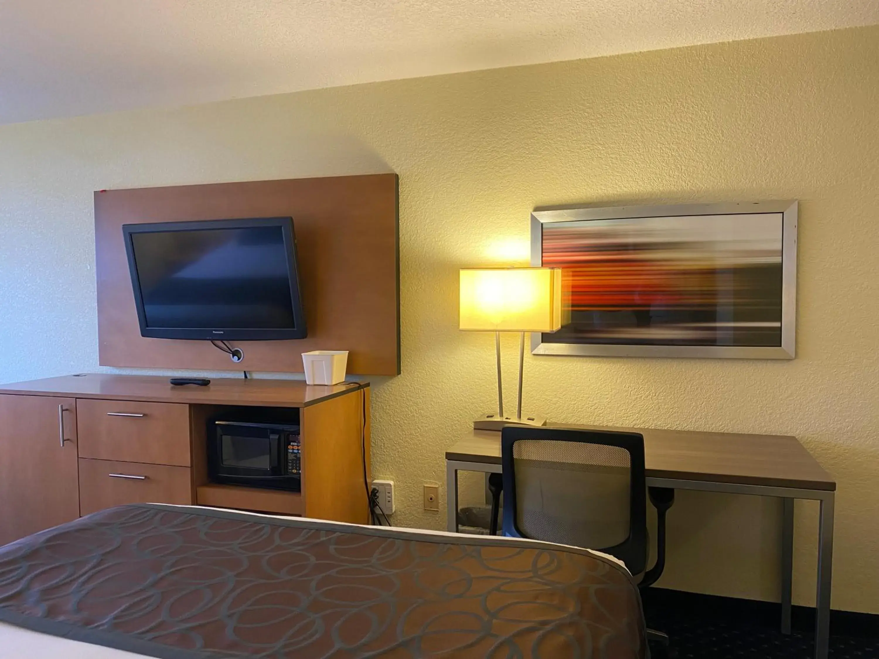 Bed in Lakeside Inn Bed in Lakeside Inn