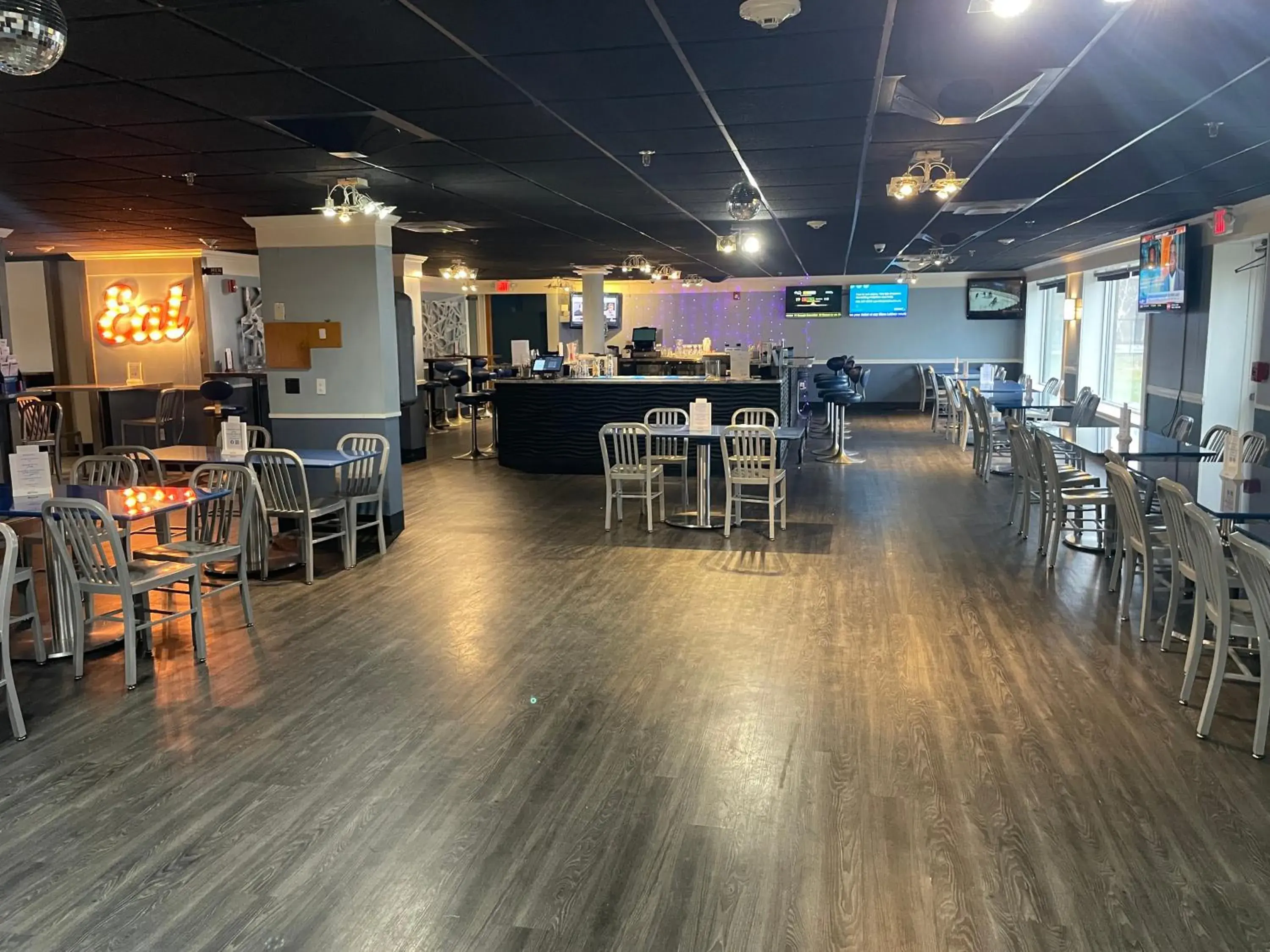 Restaurant/places to eat in Lakeside Inn Restaurant/places to eat in Lakeside Inn