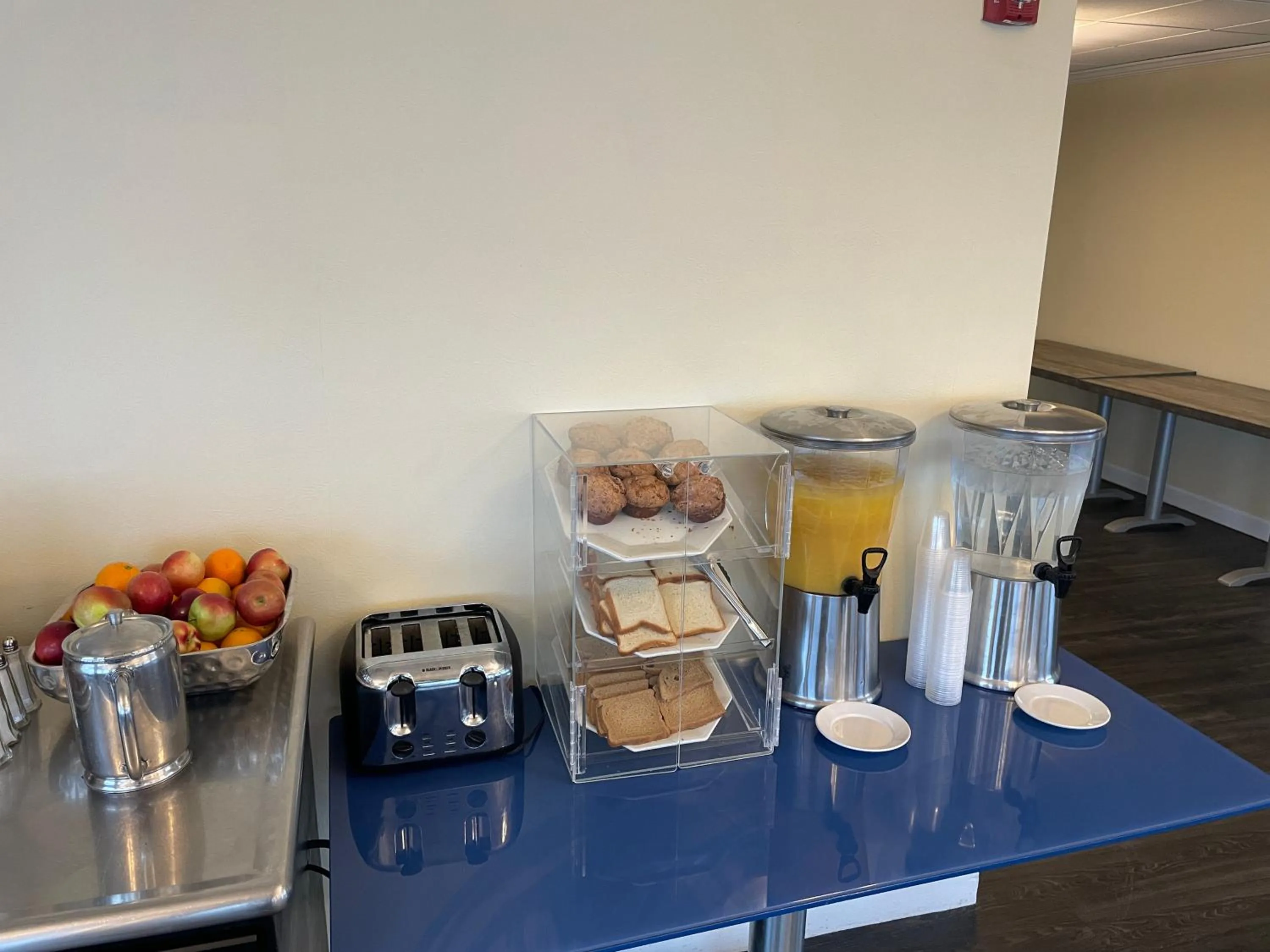 Breakfast in Lakeside Inn