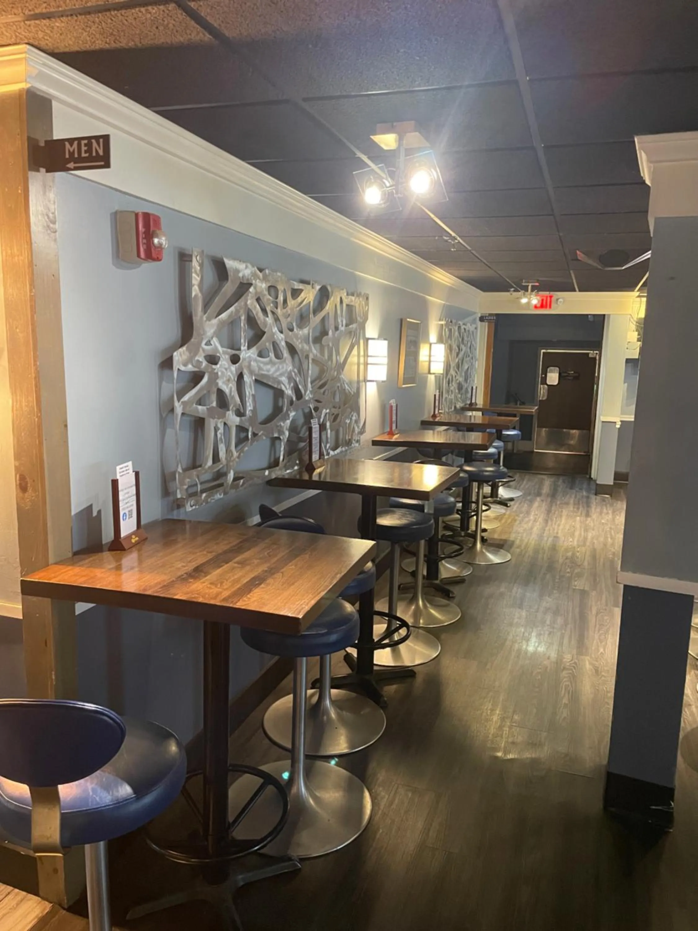 Restaurant/places to eat in Lakeside Inn