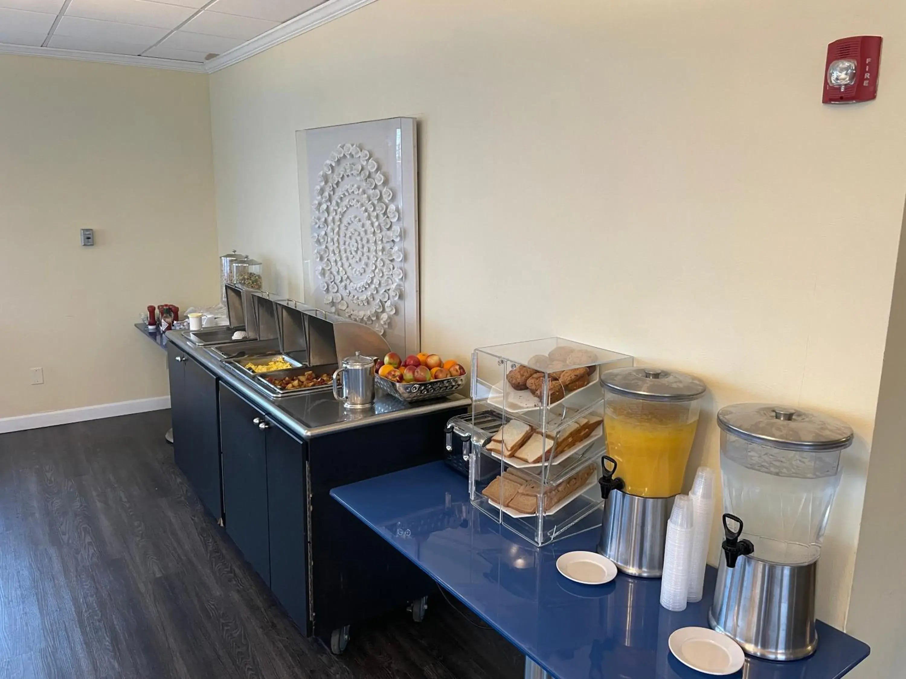 Breakfast in Lakeside Inn Breakfast in Lakeside Inn