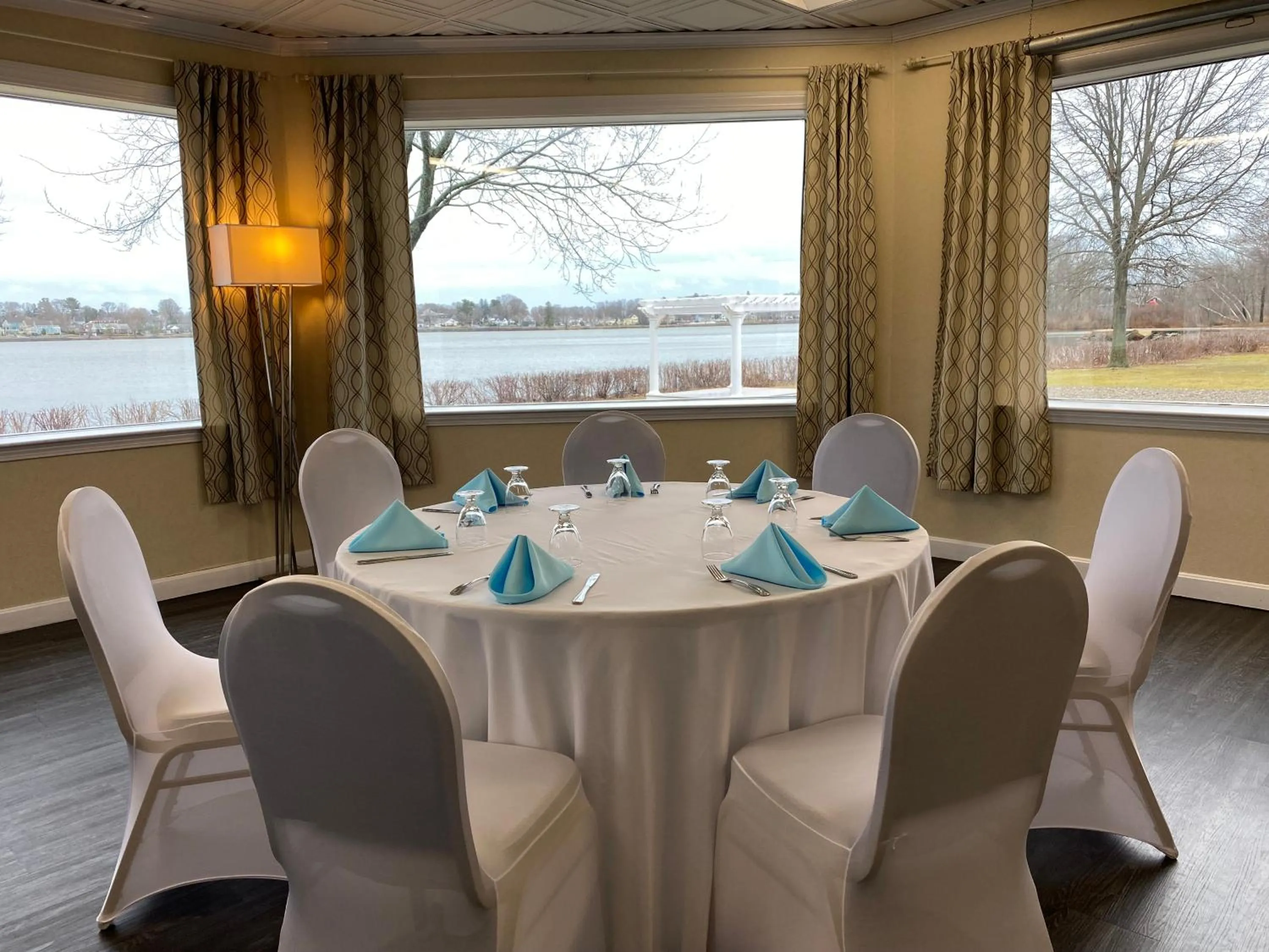 Natural landscape in Lakeside Inn