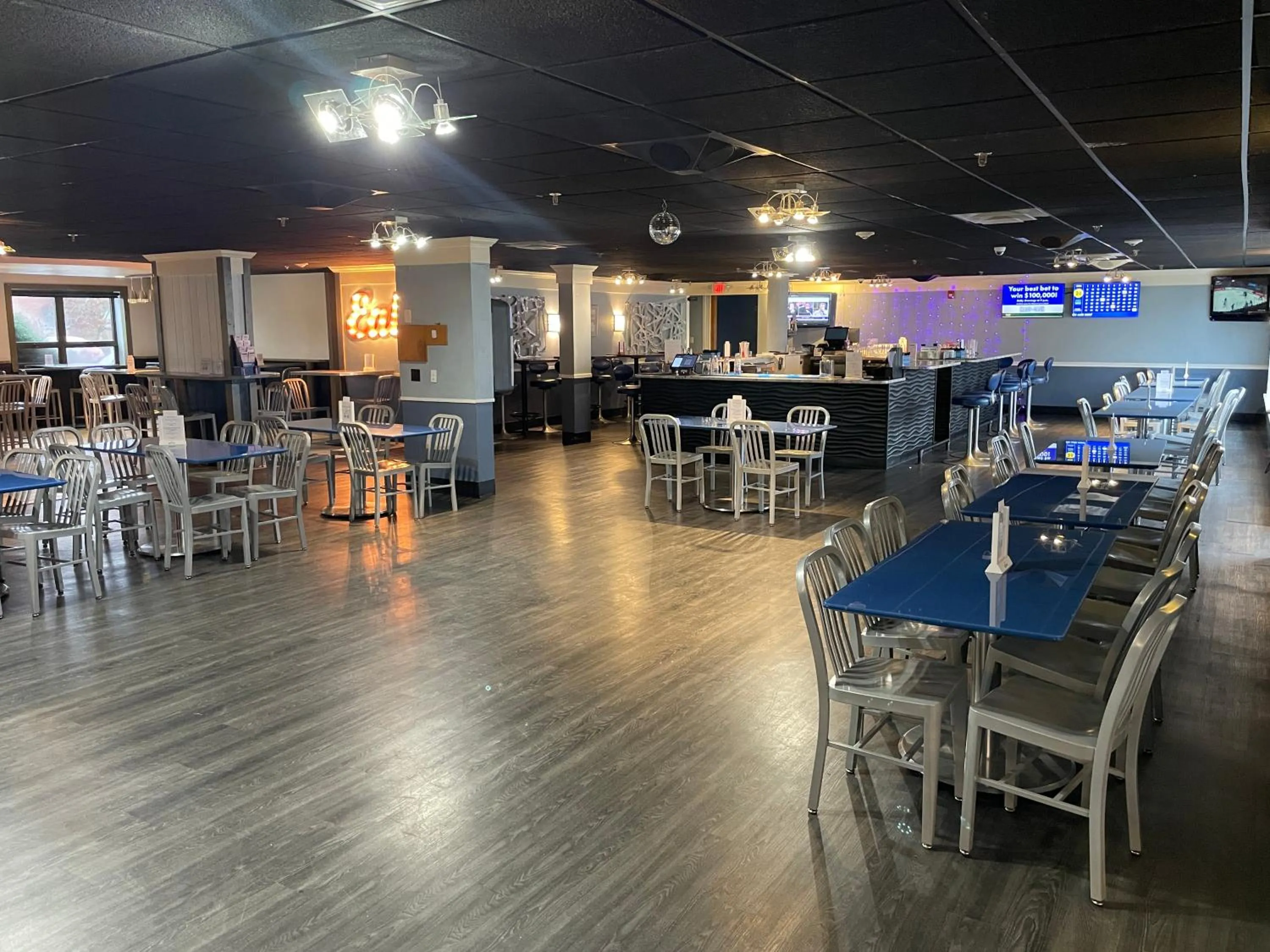 Restaurant/places to eat in Lakeside Inn