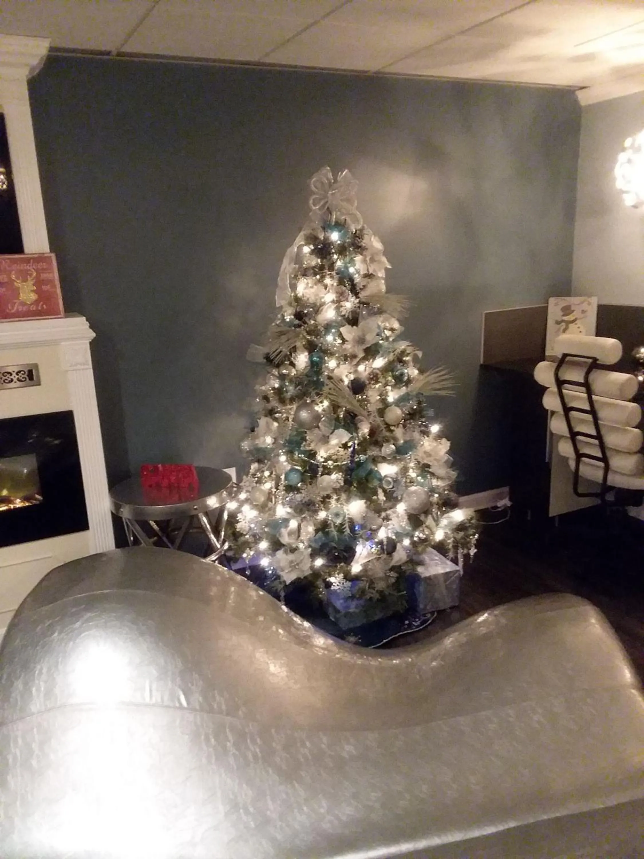 Lobby or reception in Lakeside Inn