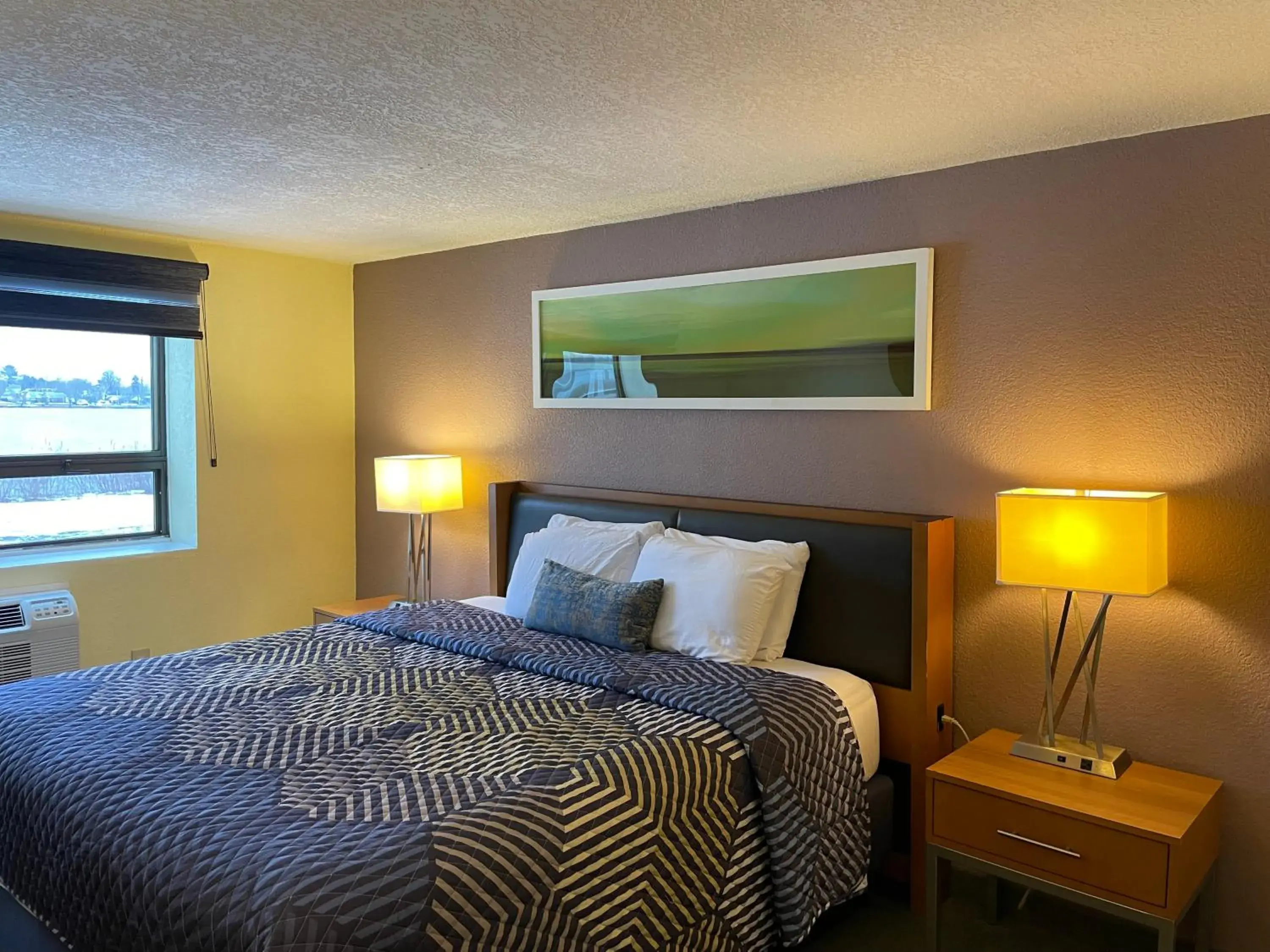 Bed in Lakeside Inn Bed in Lakeside Inn