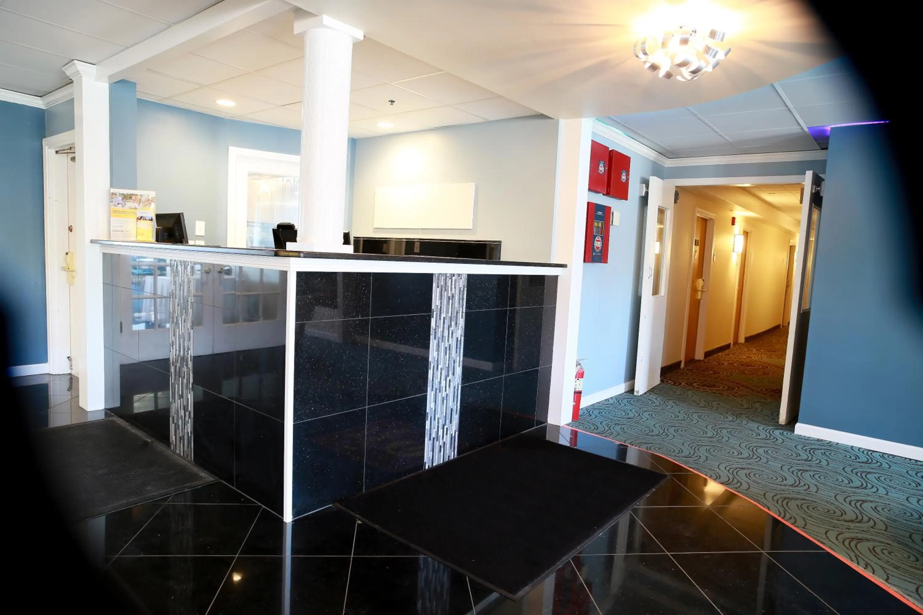 Lobby or reception in Lakeside Inn