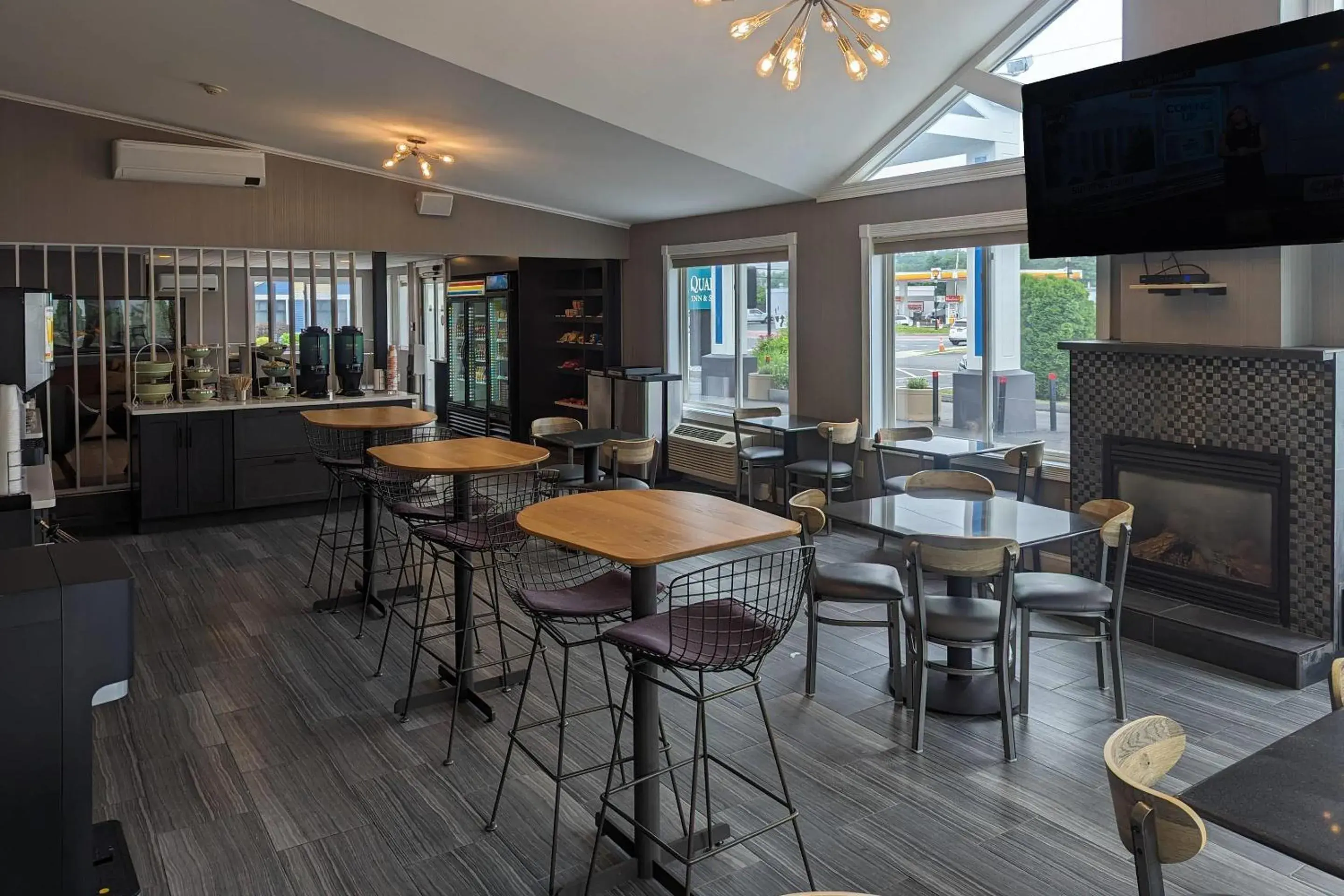 Breakfast in Quality Inn & Suites Northampton - Amherst Breakfast in Quality Inn & Suites Northampton - Amherst