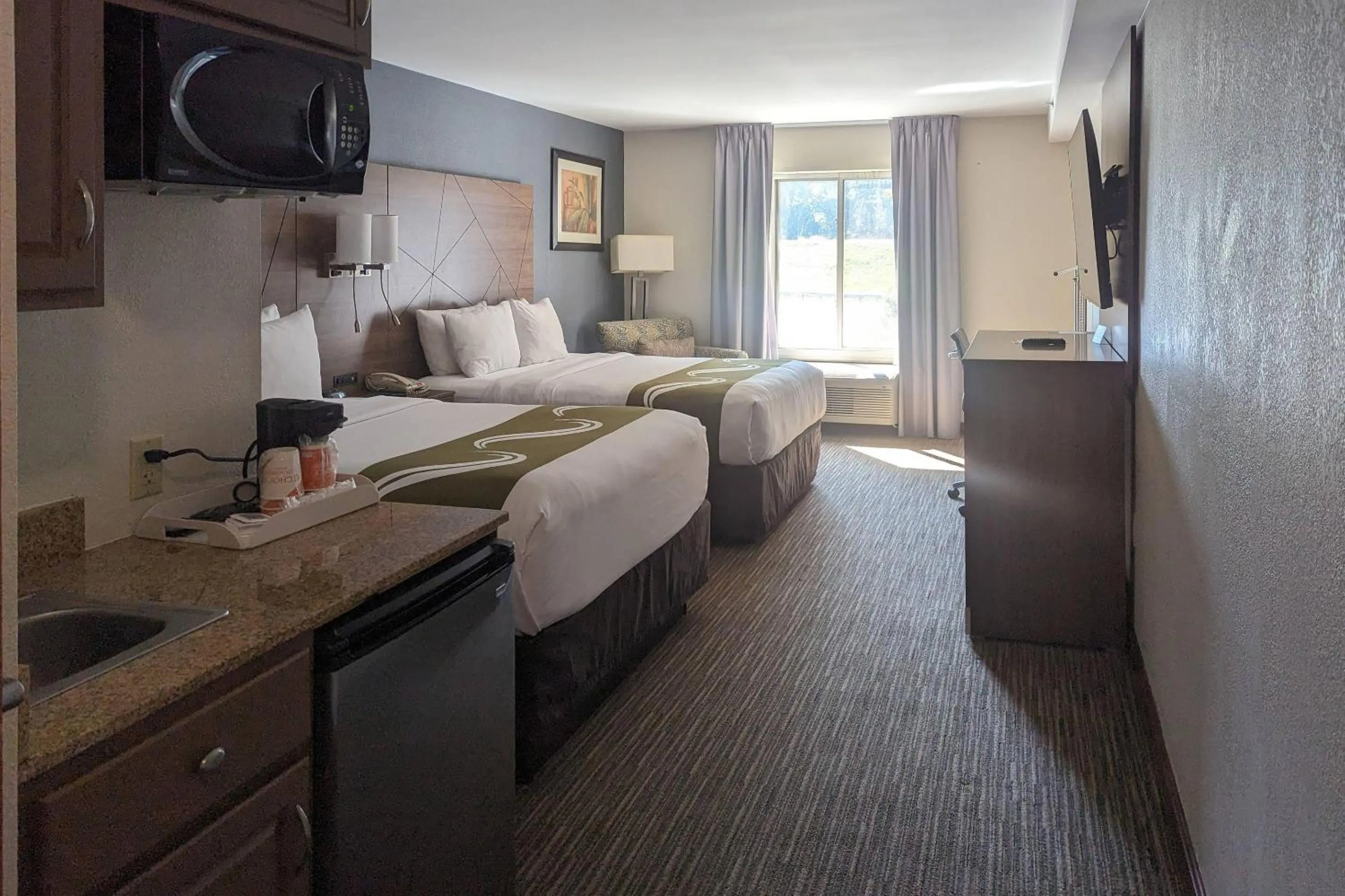 Bedroom, Bed in Quality Inn & Suites Northampton - Amherst