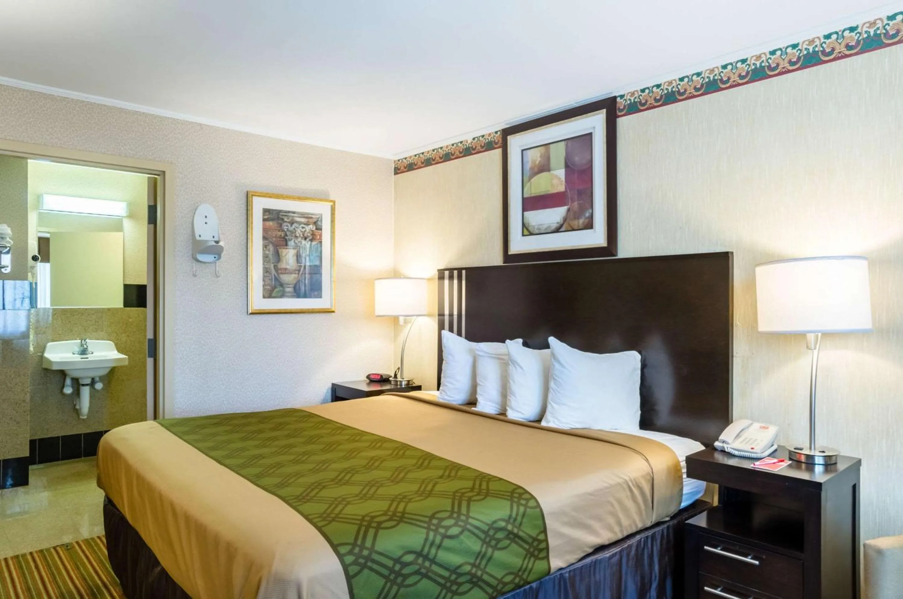 Photo of the whole room, Bed in Fairbridge Inn Express Pittsfield