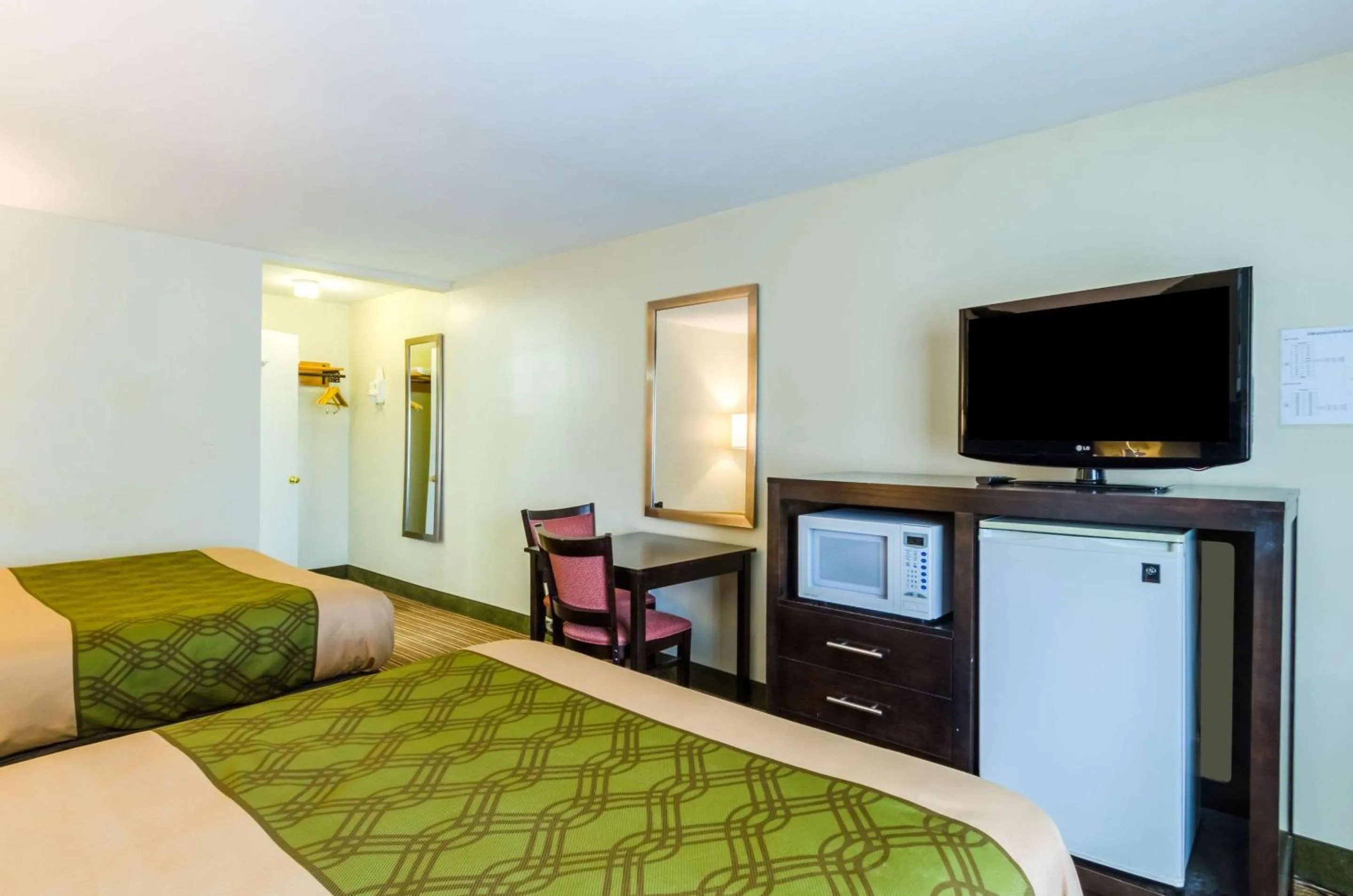 Photo of the whole room, Bed in Fairbridge Inn Express Pittsfield