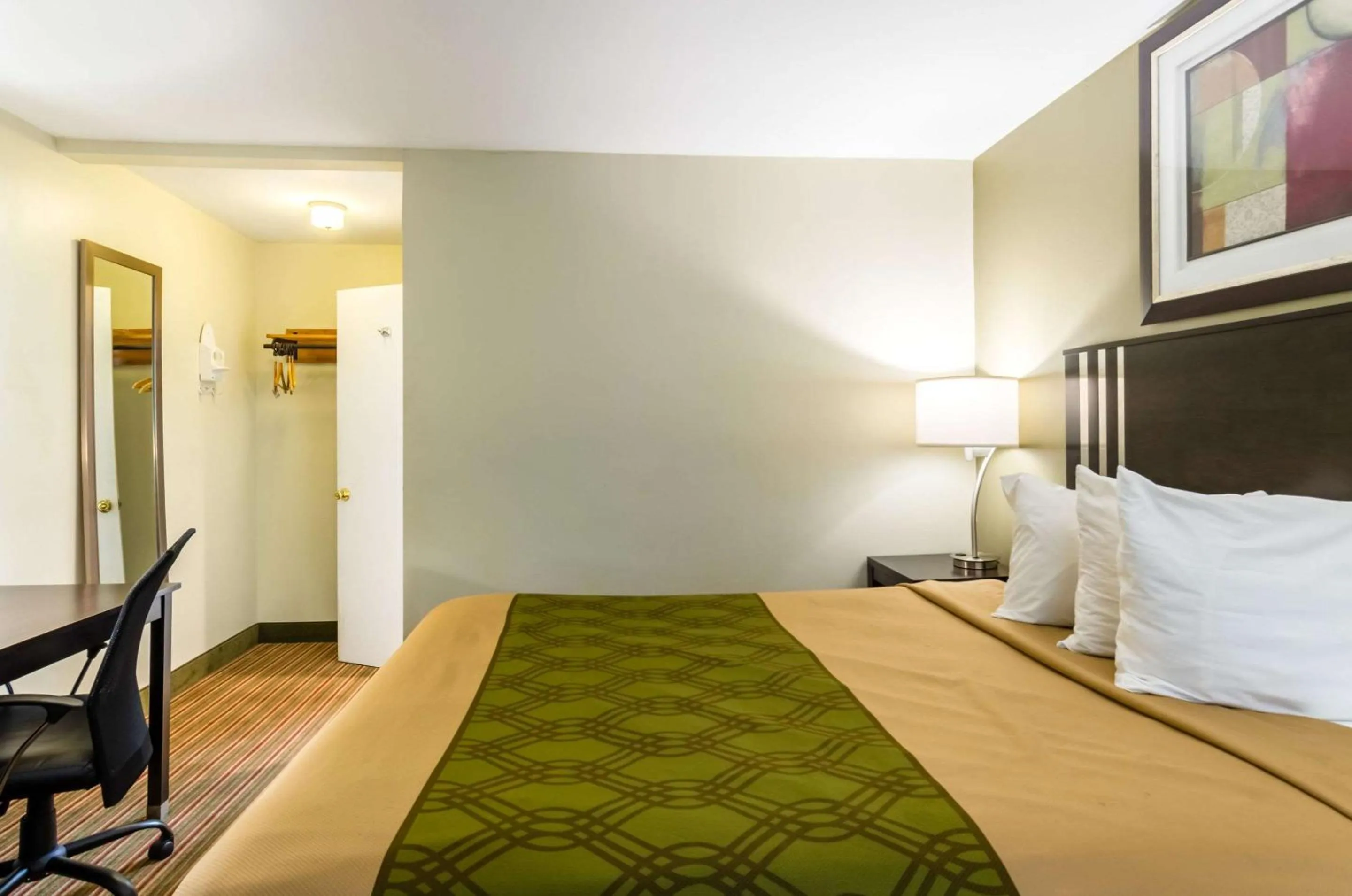 Photo of the whole room, Bed in Fairbridge Inn Express Pittsfield