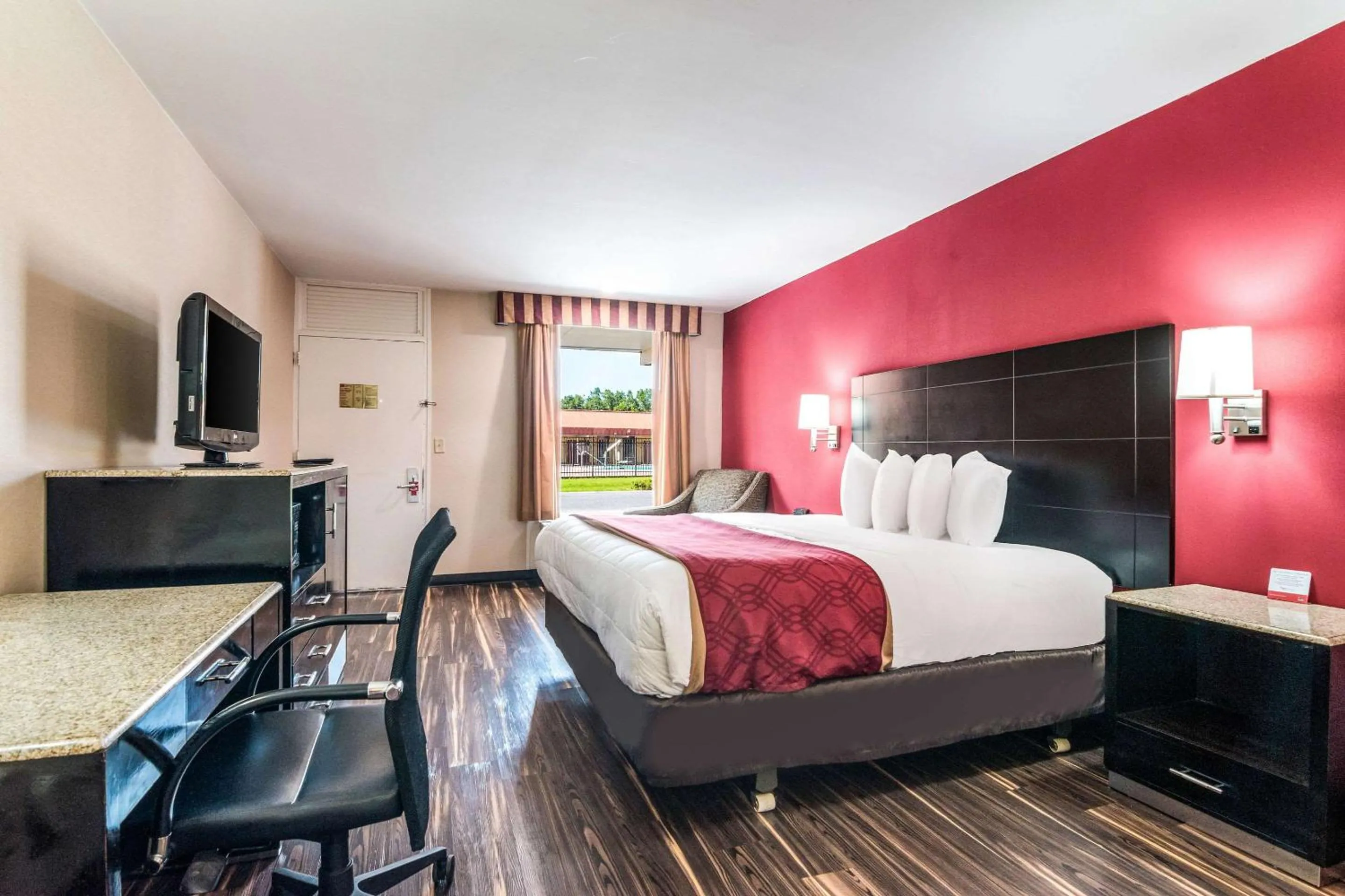 Bedroom, Bed in Econo Lodge Pocomoke City Hwy 13