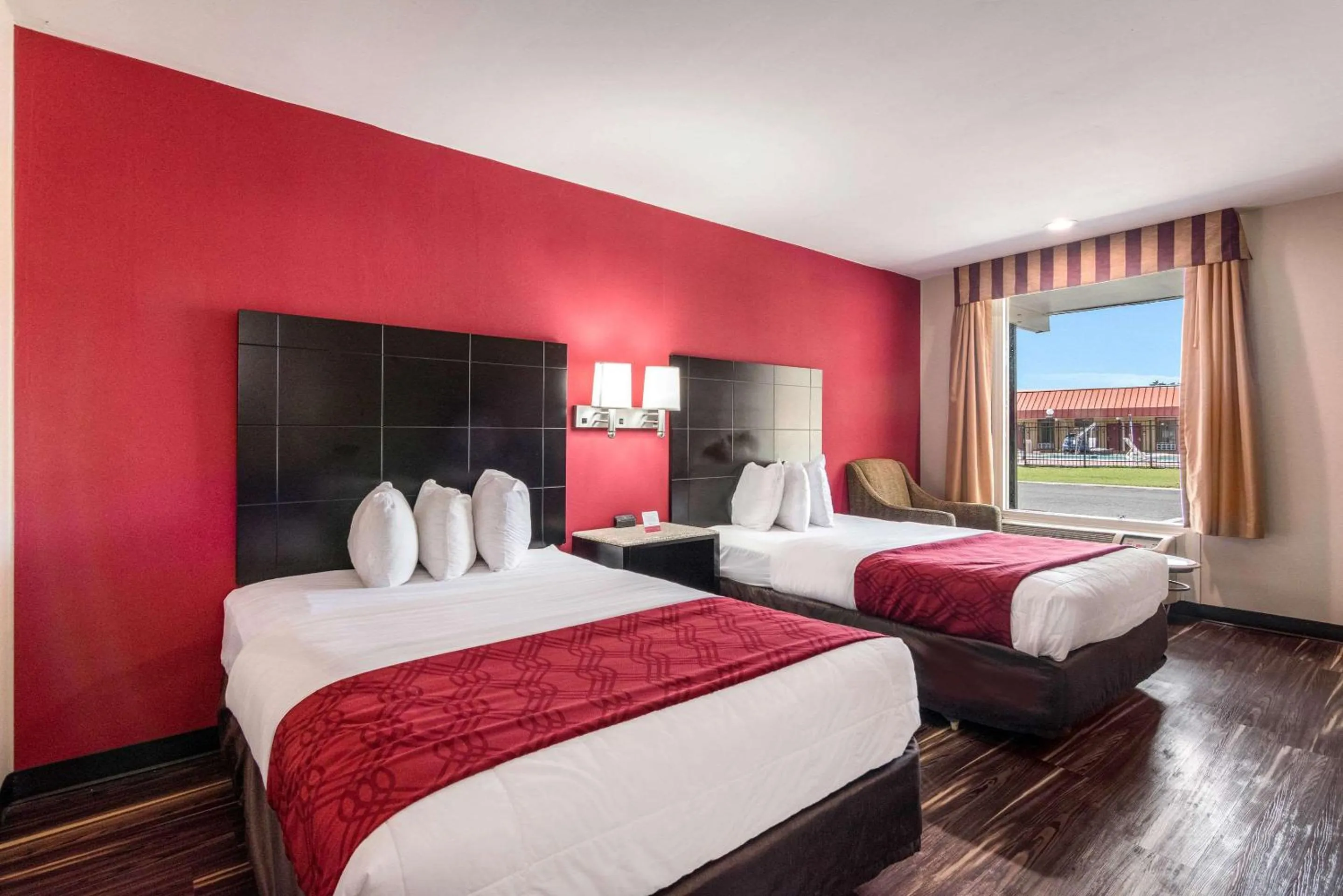 Bedroom, Bed in Econo Lodge Pocomoke City Hwy 13