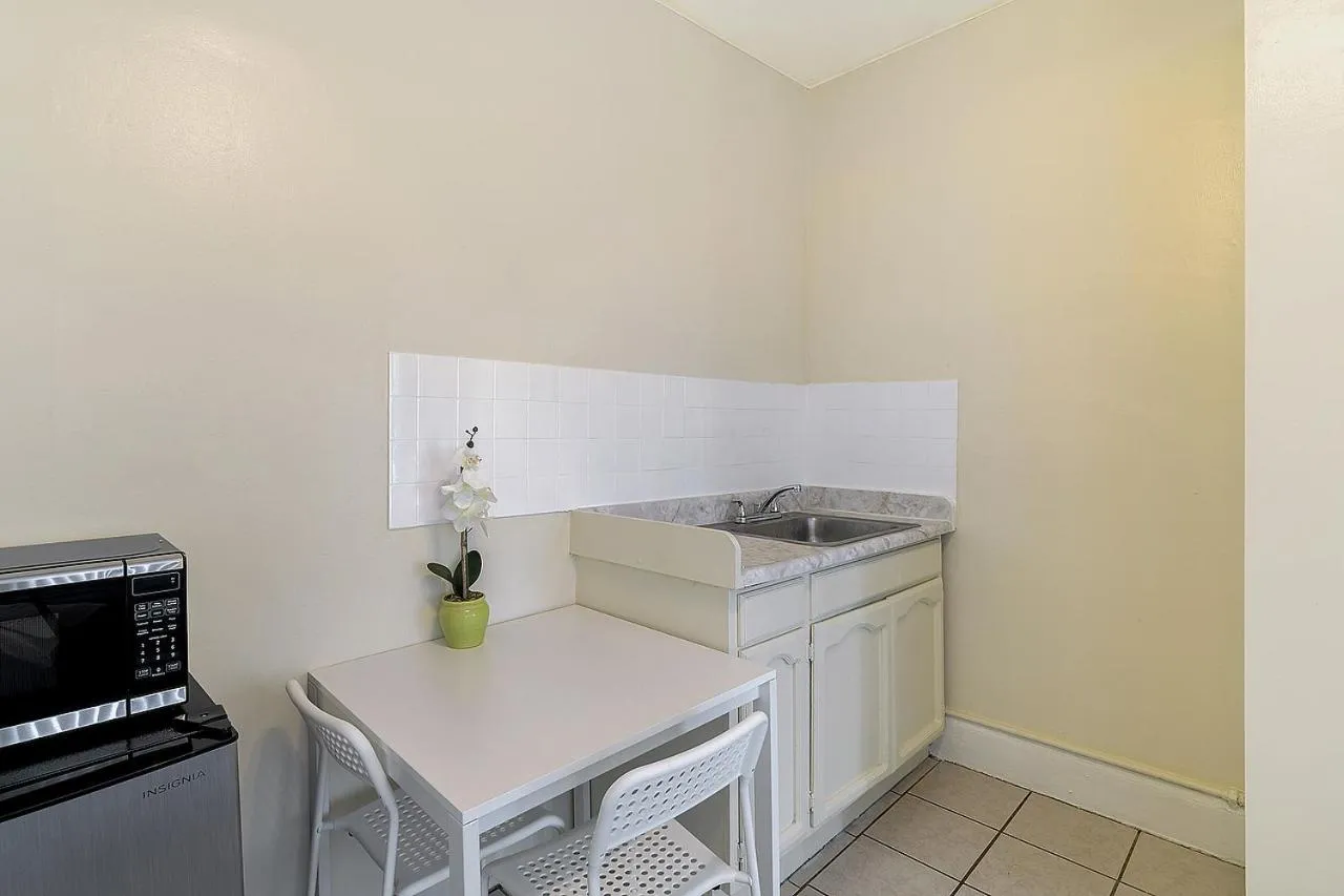 Pads on Pasadena Ave