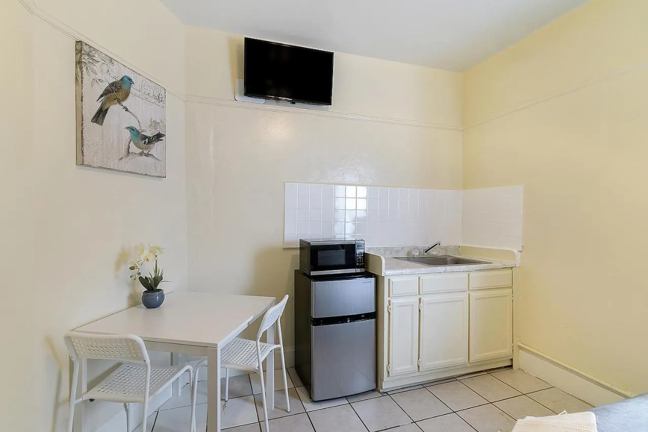 Pads on Pasadena Ave