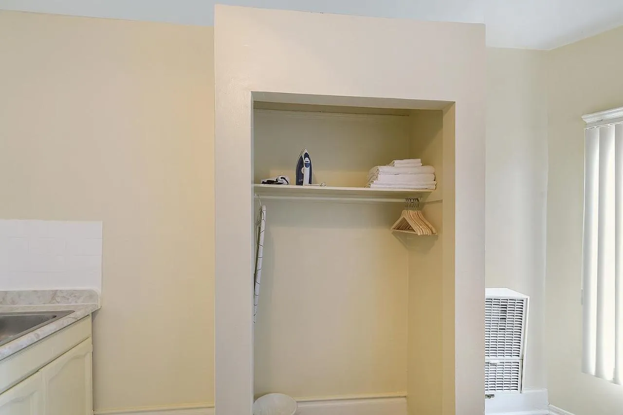 Pads on Pasadena Ave