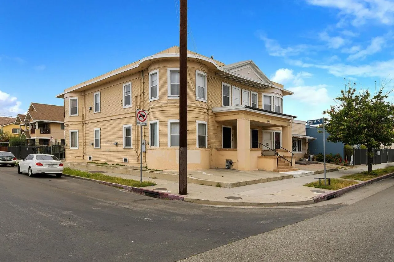 Pads on Pasadena Ave