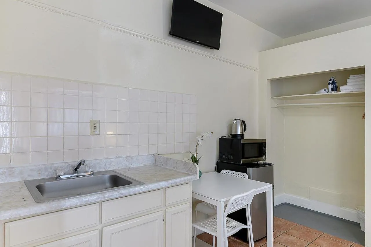 Pads on Pasadena Ave