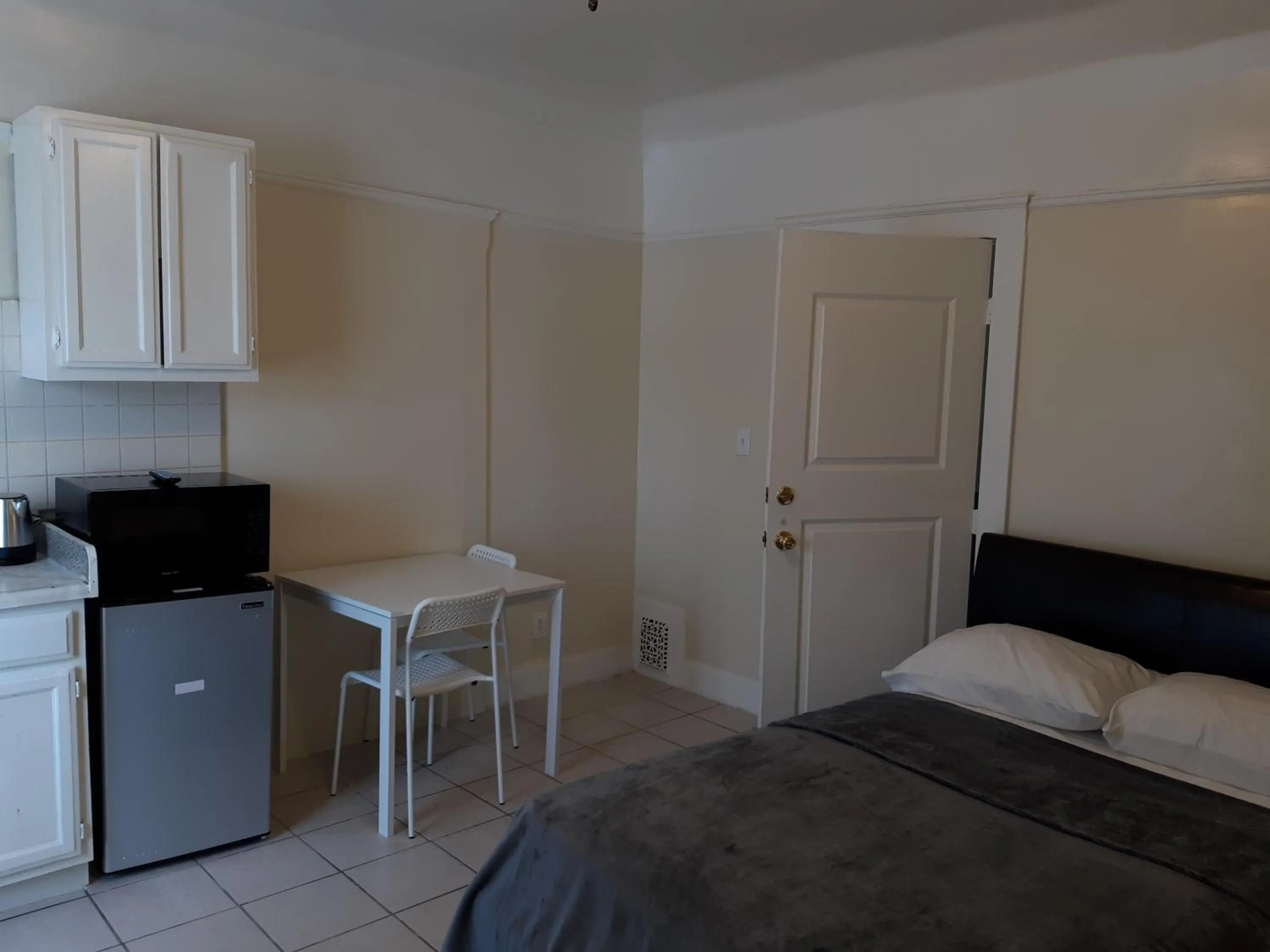 Bed in Pads on Pasadena Ave