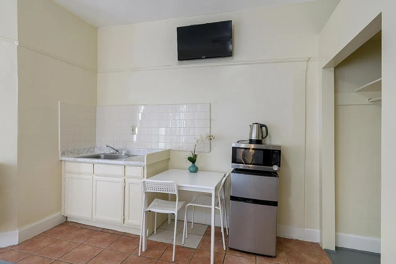 Pads on Pasadena Ave