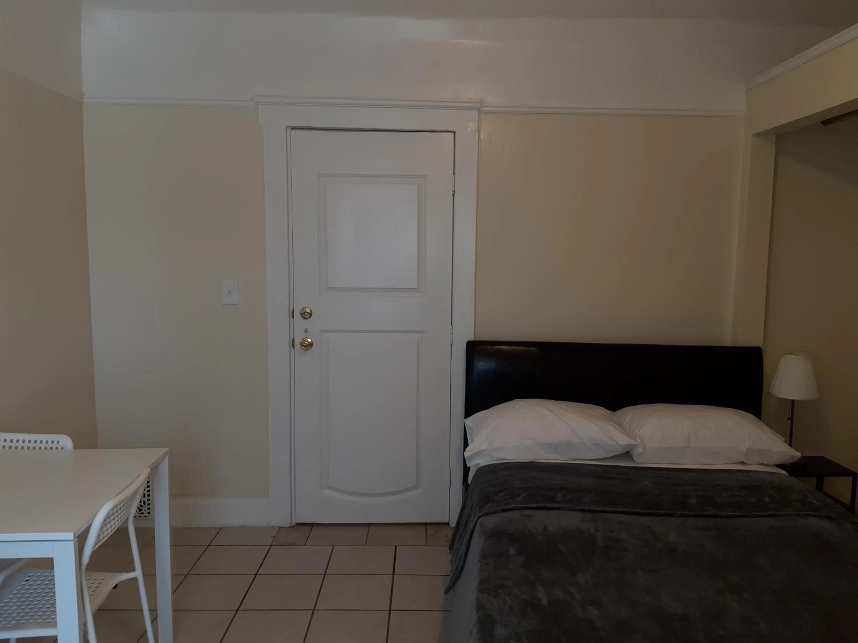 Bed in Pads on Pasadena Ave