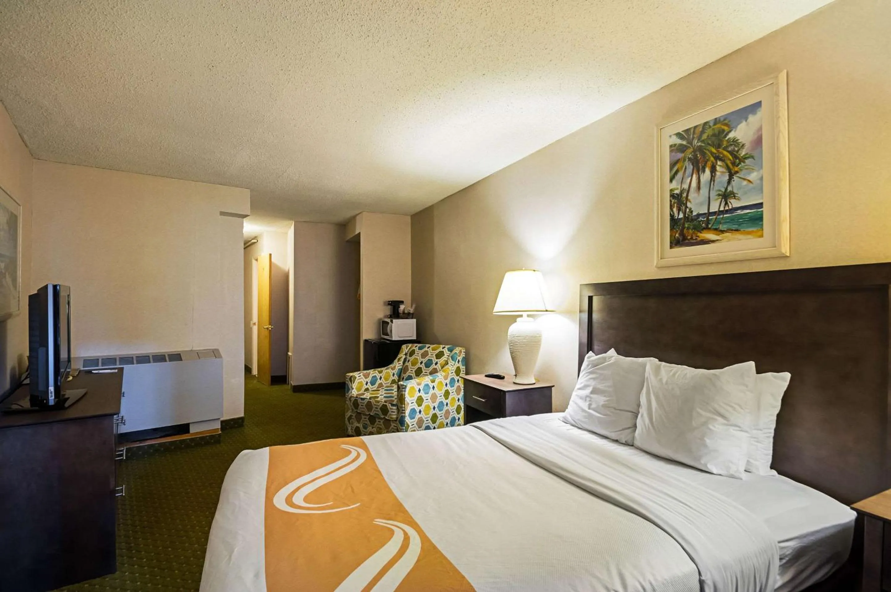 Photo of the whole room, Bed in Quality Inn Oceanfront