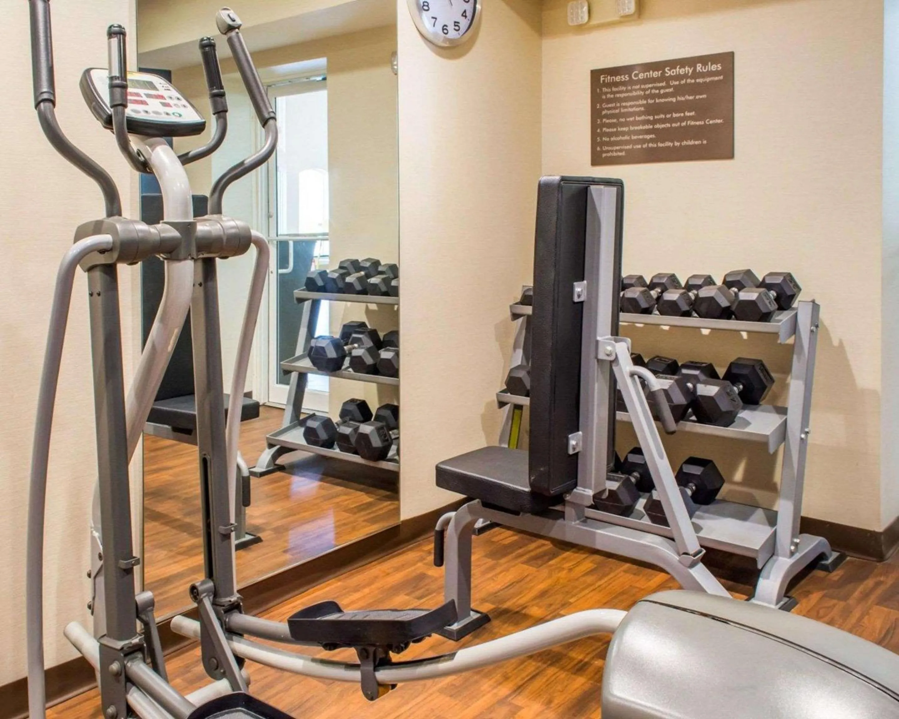 Fitness centre/facilities in Quality Suites Waldorf