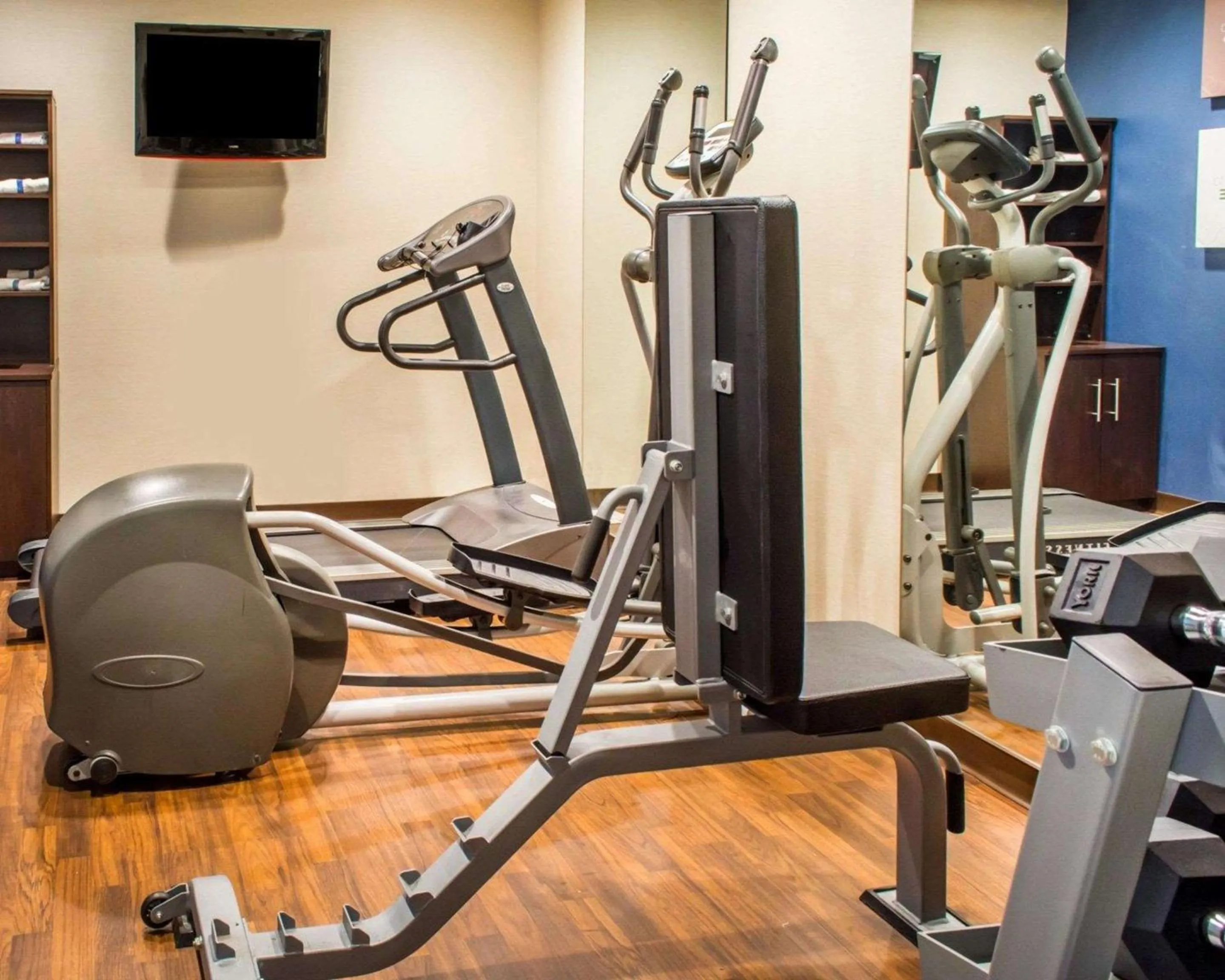 Fitness centre/facilities in Quality Suites Waldorf