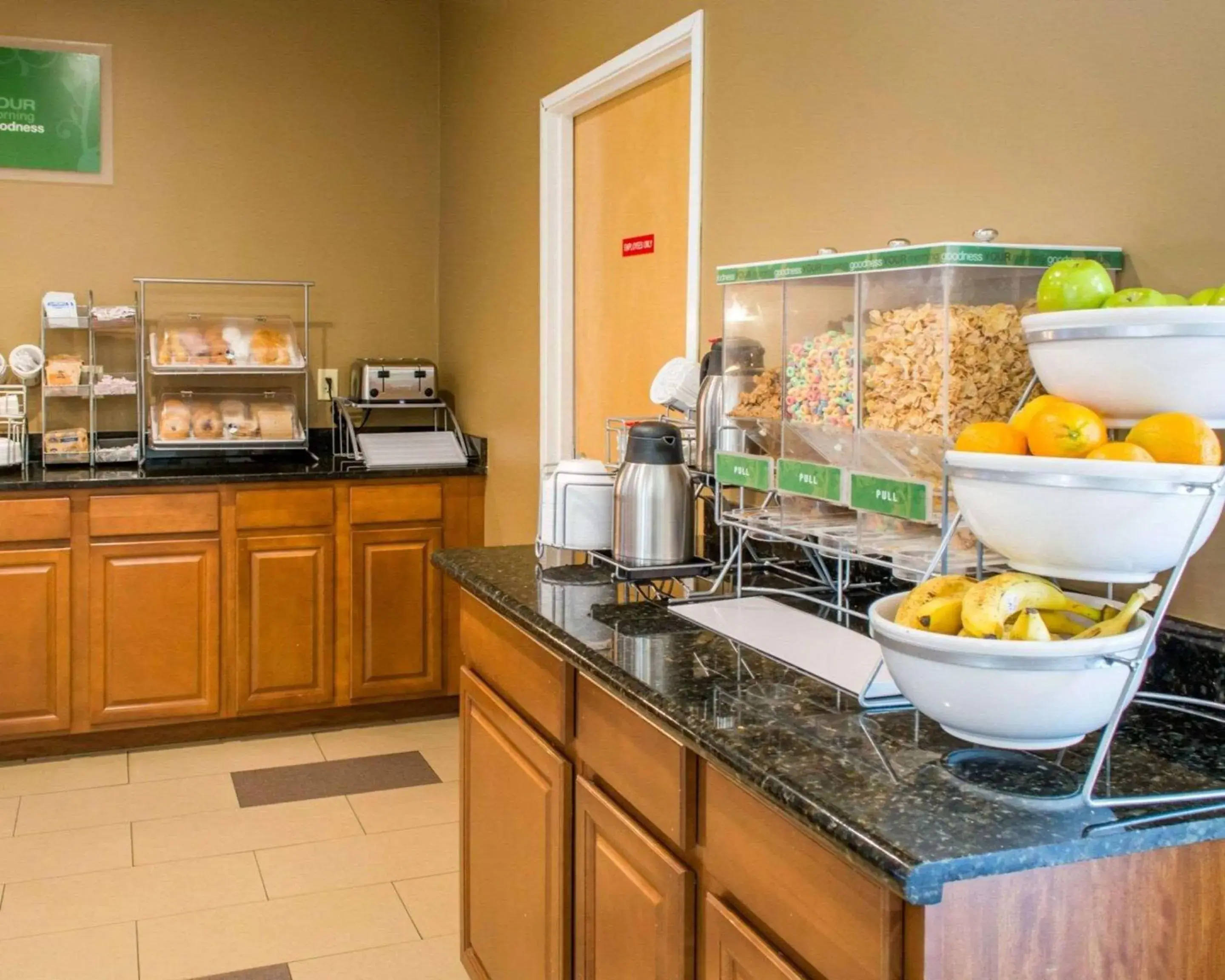 Breakfast in Quality Suites Waldorf Breakfast in Quality Suites Waldorf