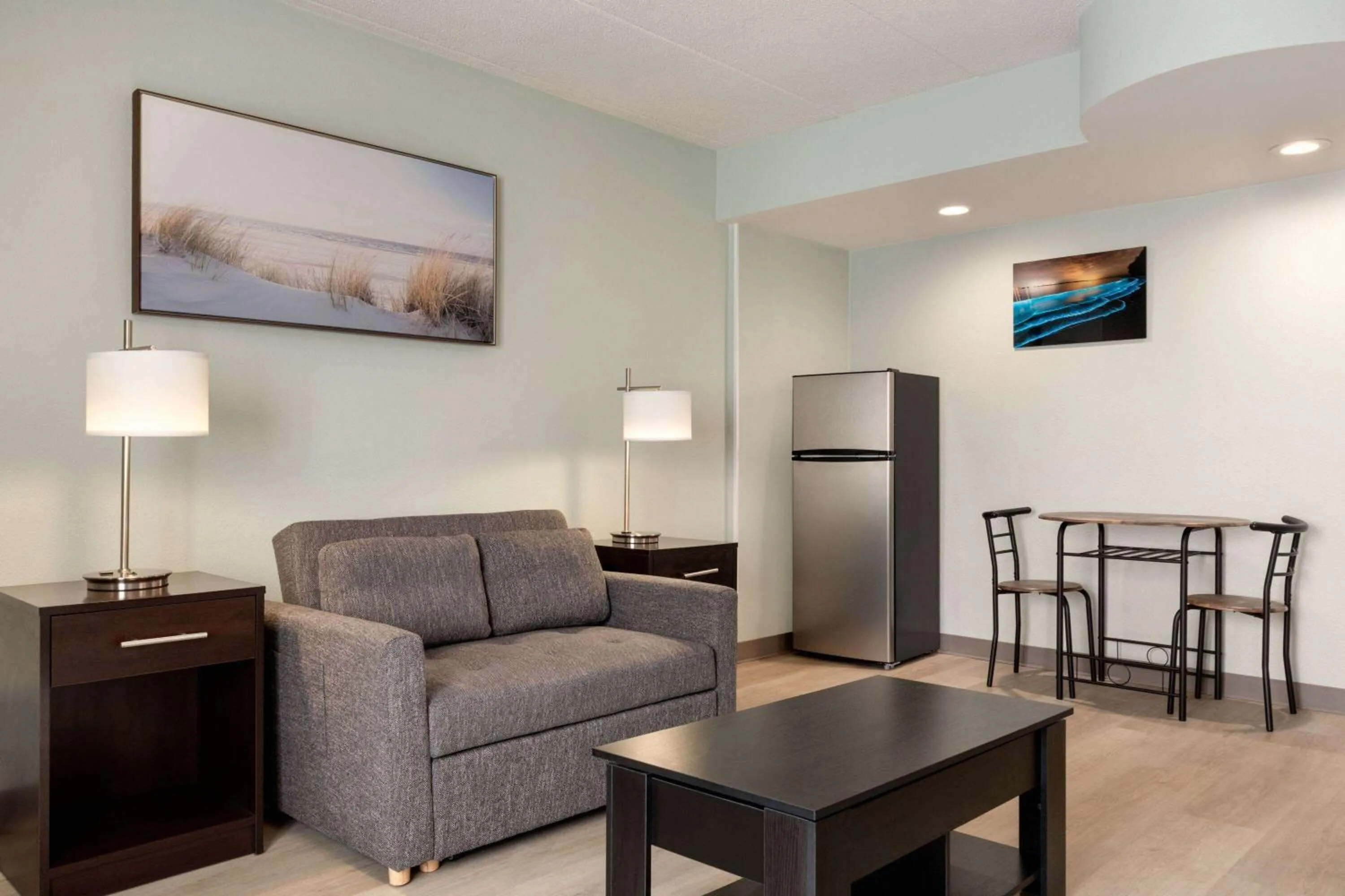 Photo of the whole room in Wingate by Wyndham Salisbury