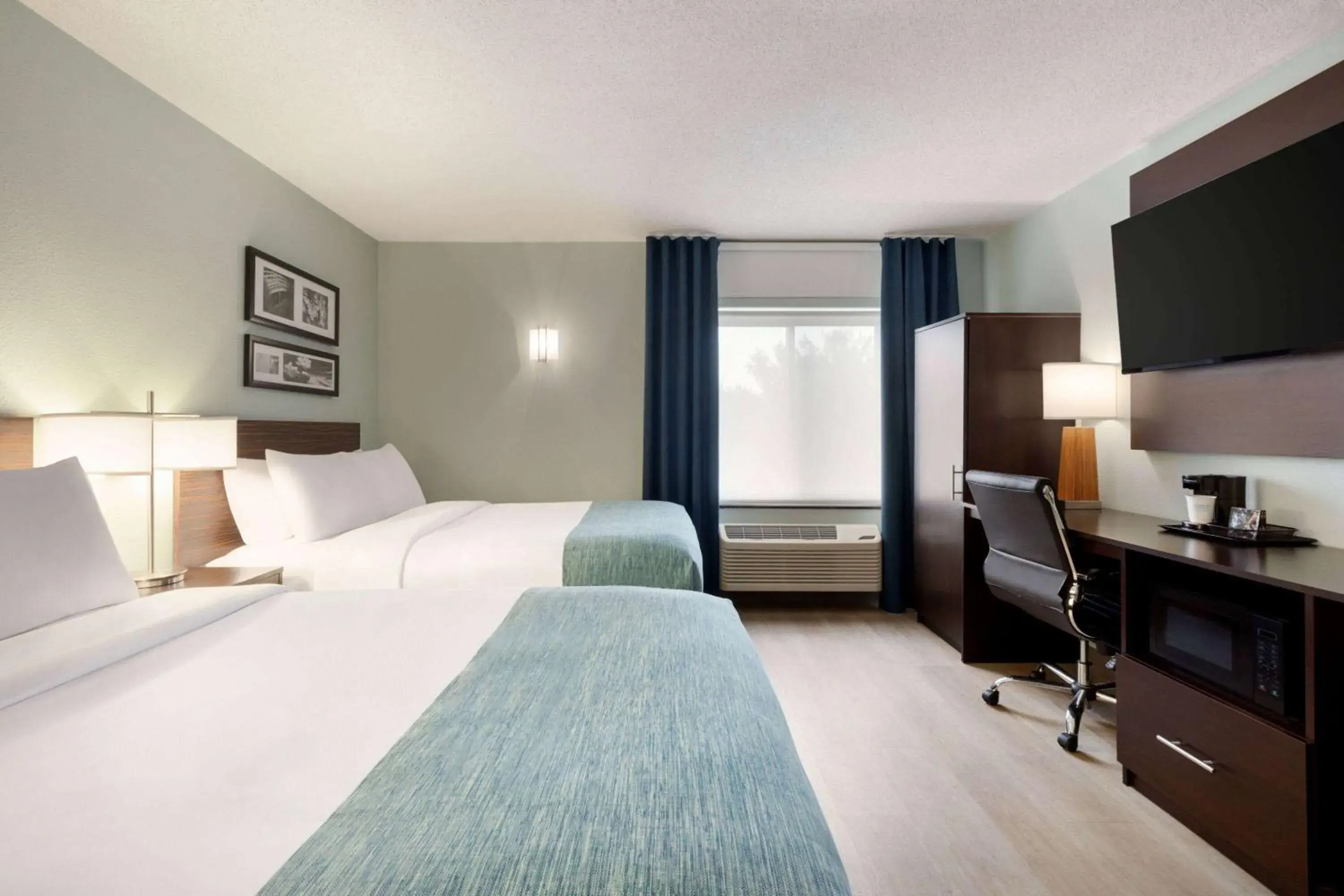 Photo of the whole room, Bed in Wingate by Wyndham Salisbury Photo of the whole room, Bed in Wingate by Wyndham Salisbury