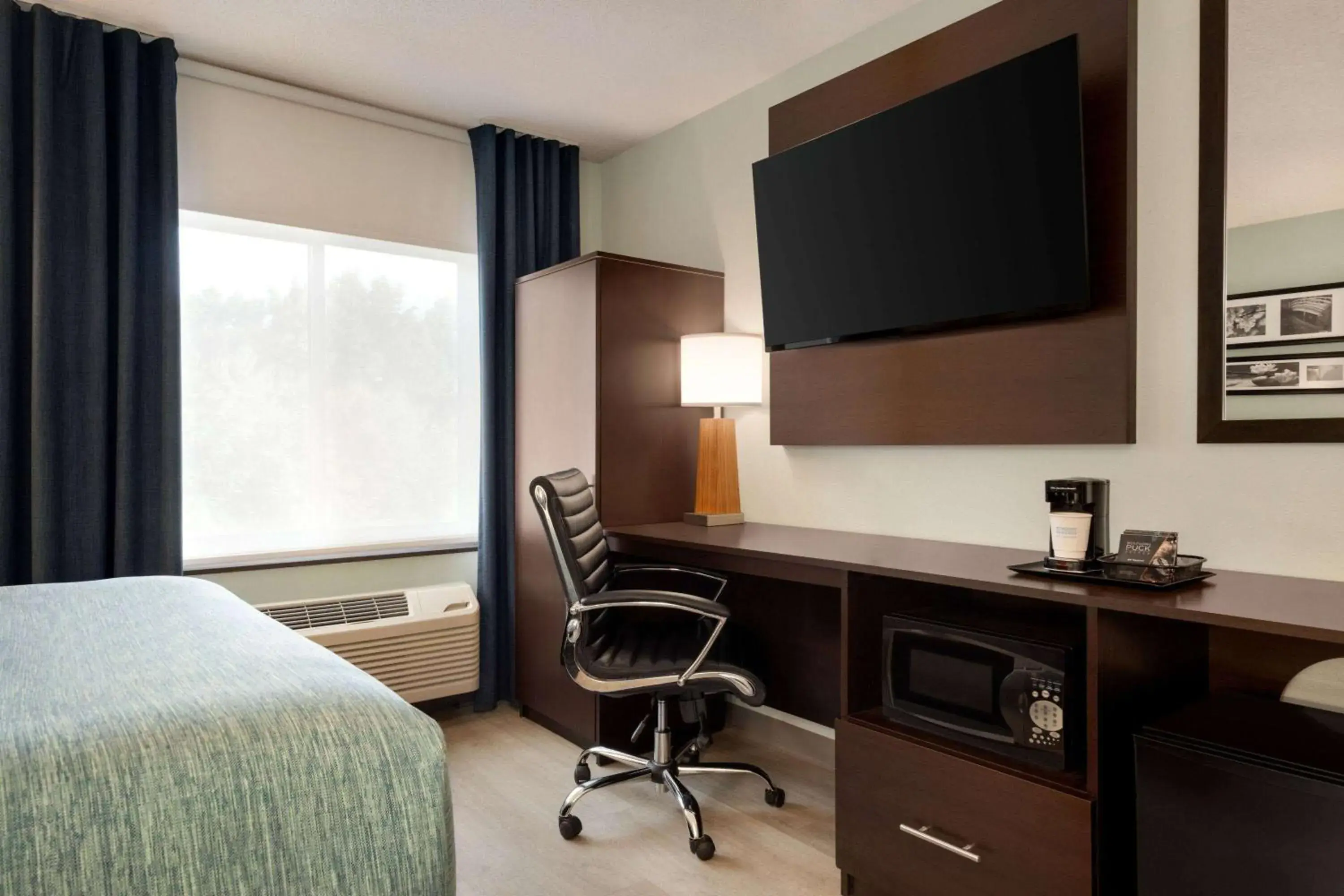 Photo of the whole room, Bed in Wingate by Wyndham Salisbury Photo of the whole room, Bed in Wingate by Wyndham Salisbury