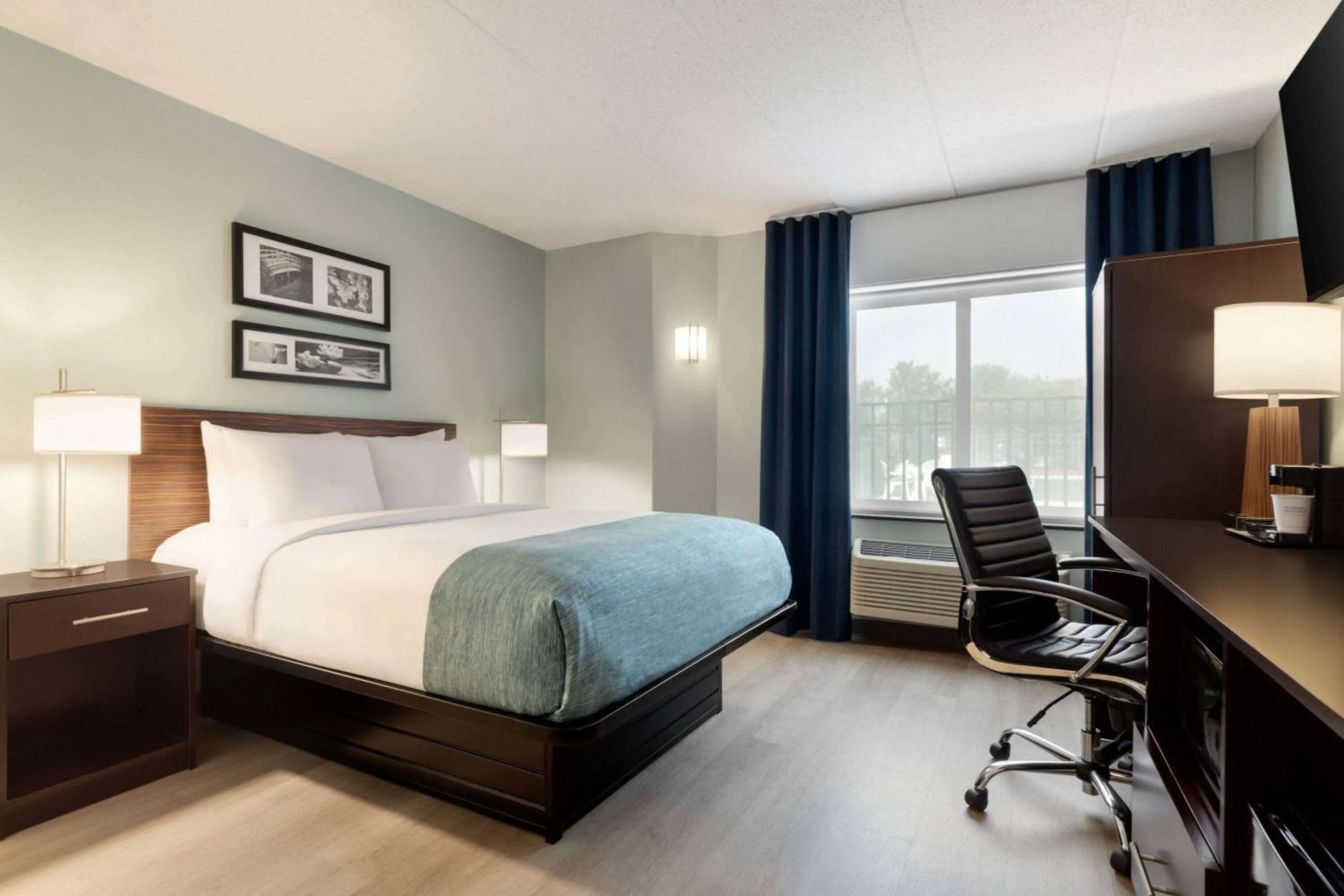 Photo of the whole room, Bed in Wingate by Wyndham Salisbury