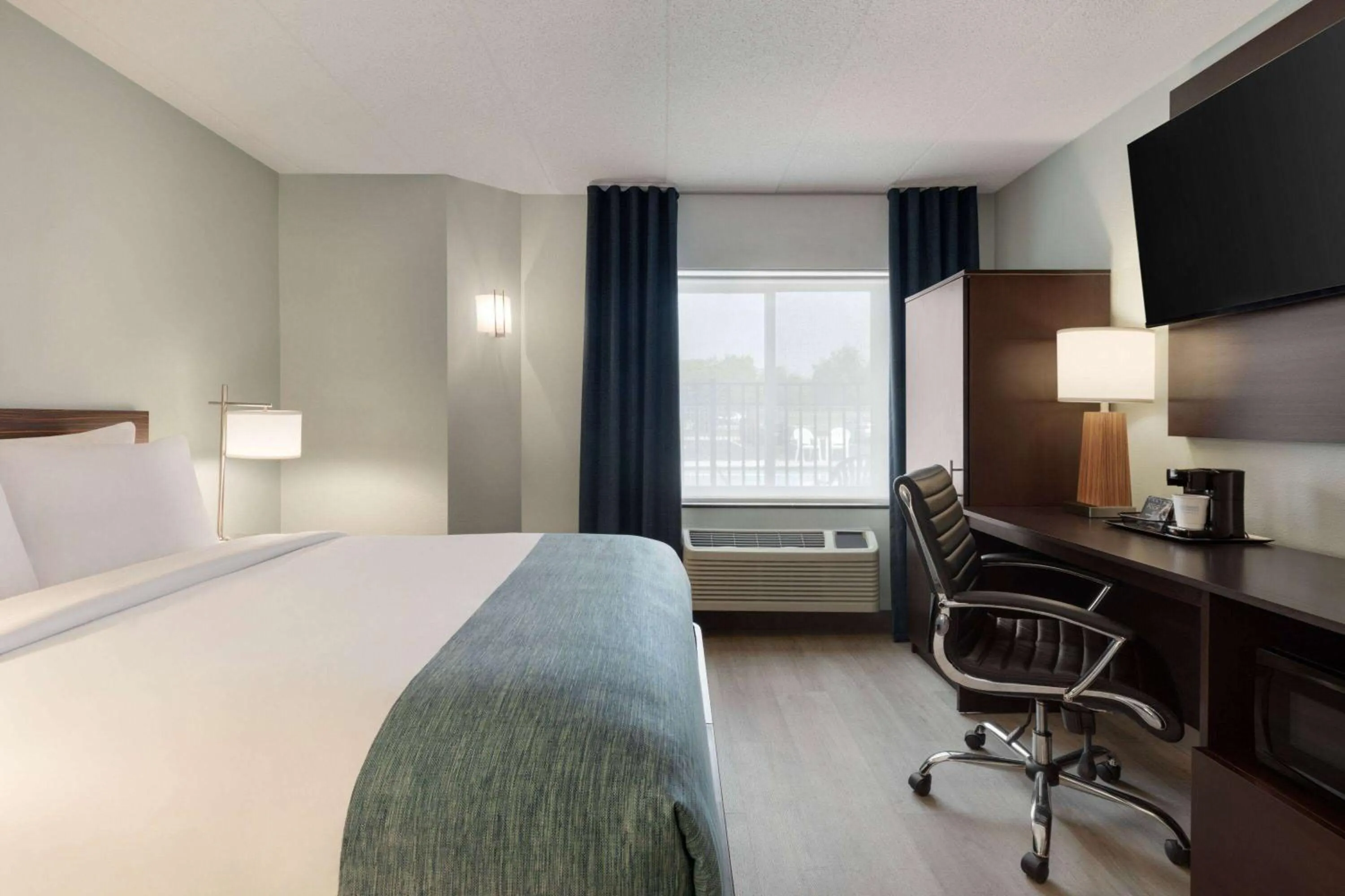 Photo of the whole room, Bed in Wingate by Wyndham Salisbury