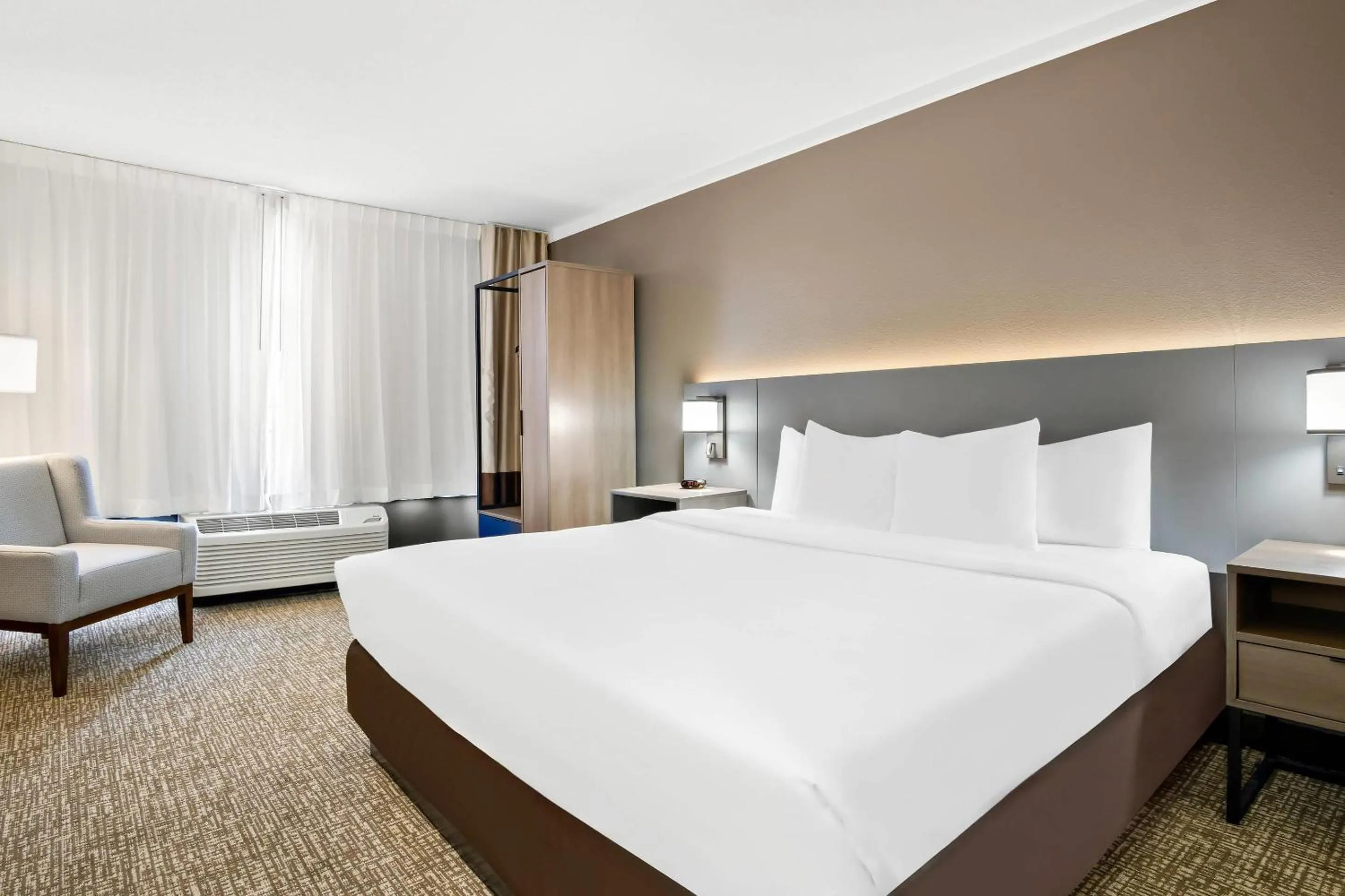 Bedroom, Bed in Comfort Inn Gold Coast