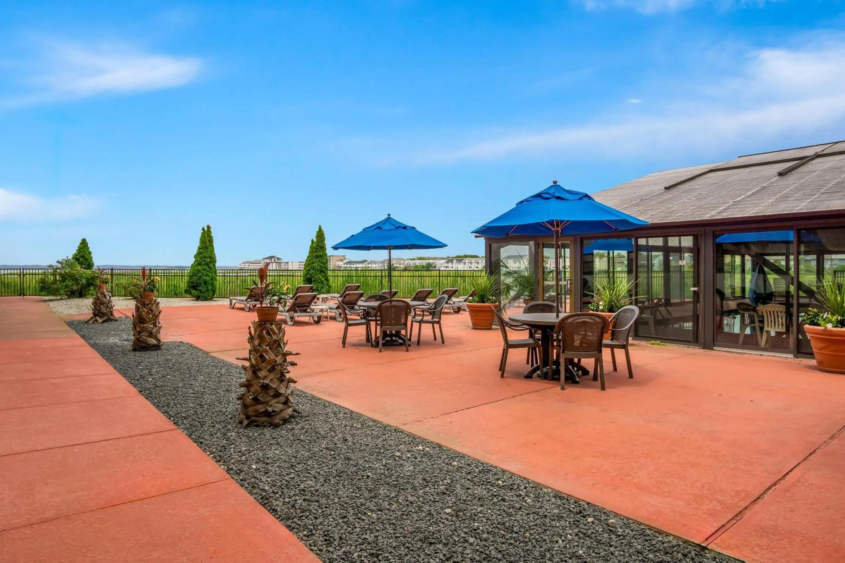 Swimming pool in Comfort Inn Gold Coast