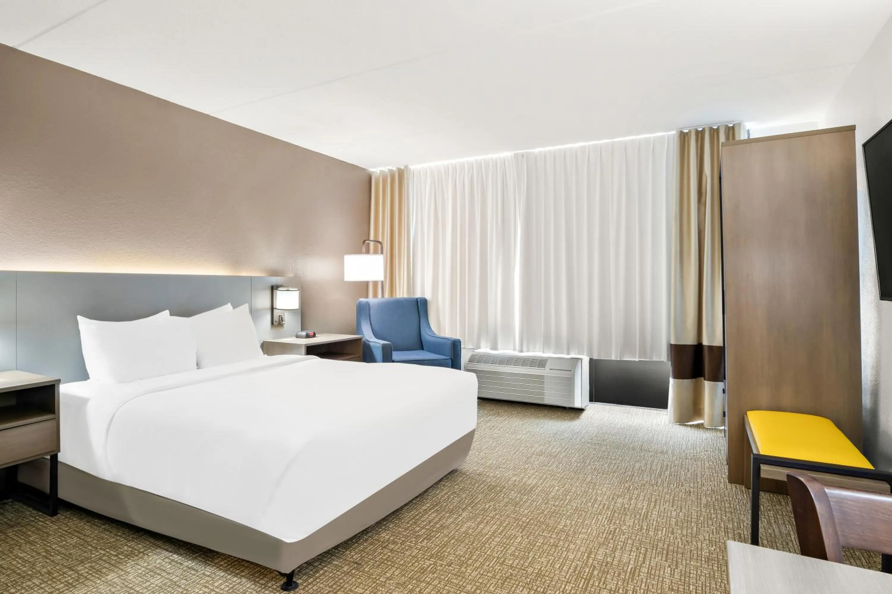 View (from property/room), Bed in Comfort Inn Gold Coast