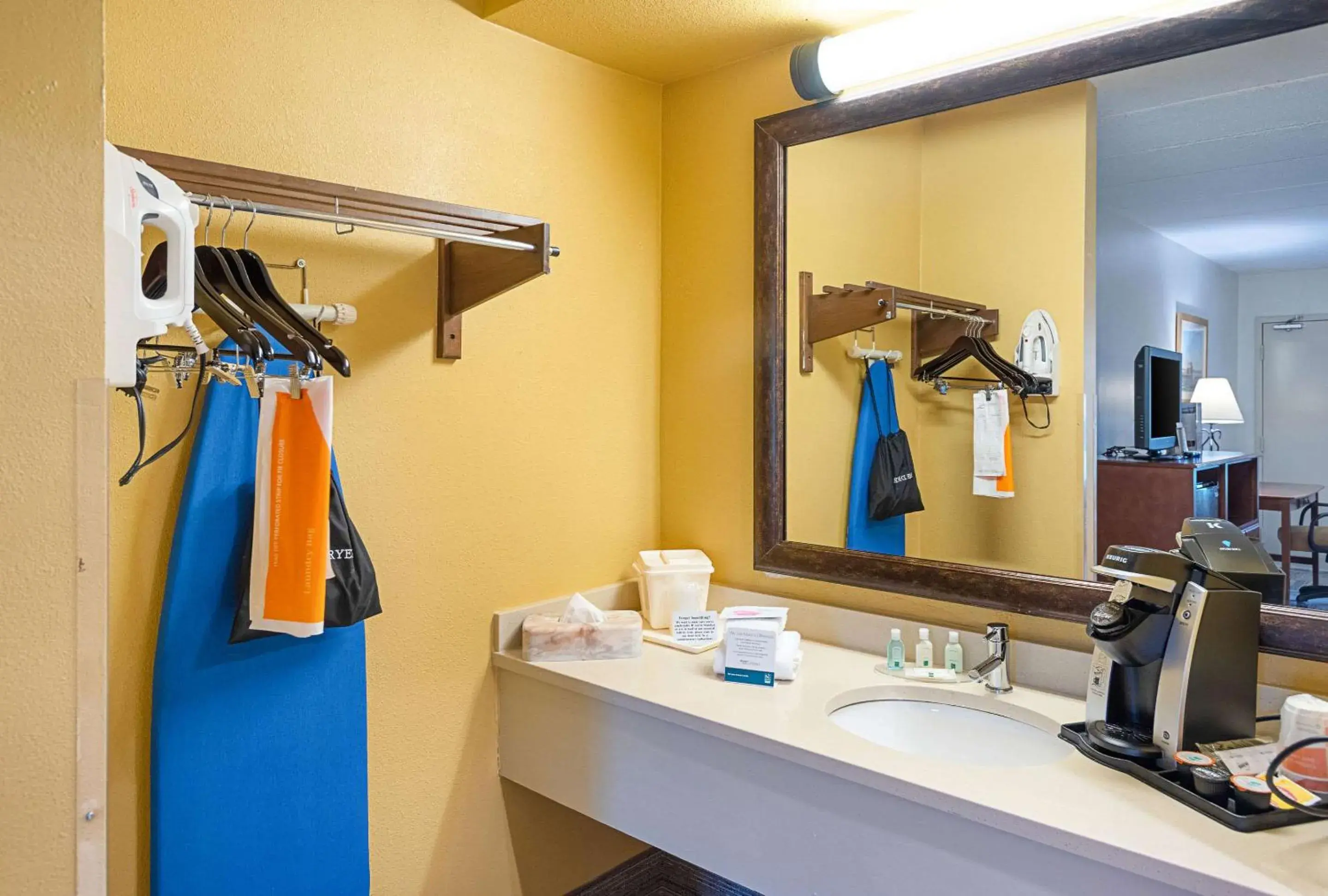 Bathroom in Quality Inn Easton Bathroom in Quality Inn Easton