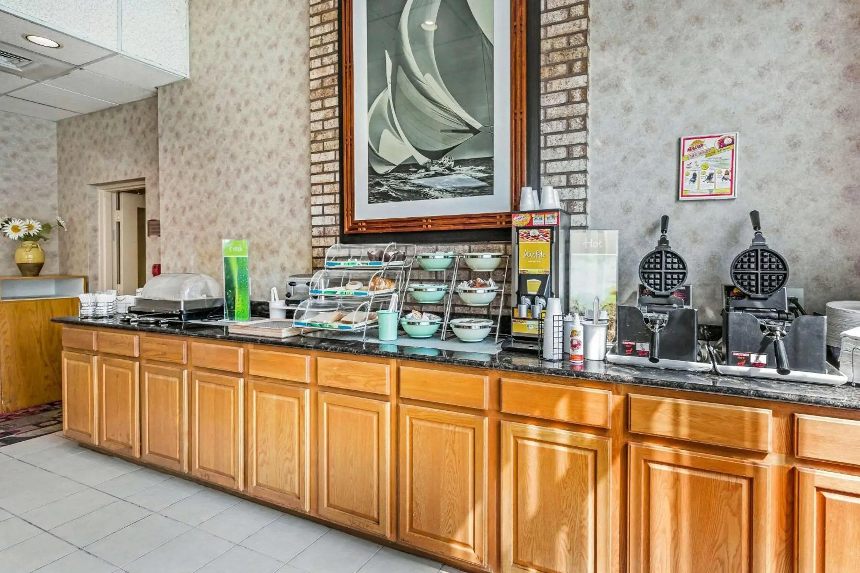 Restaurant/places to eat in Quality Inn Easton Restaurant/places to eat in Quality Inn Easton