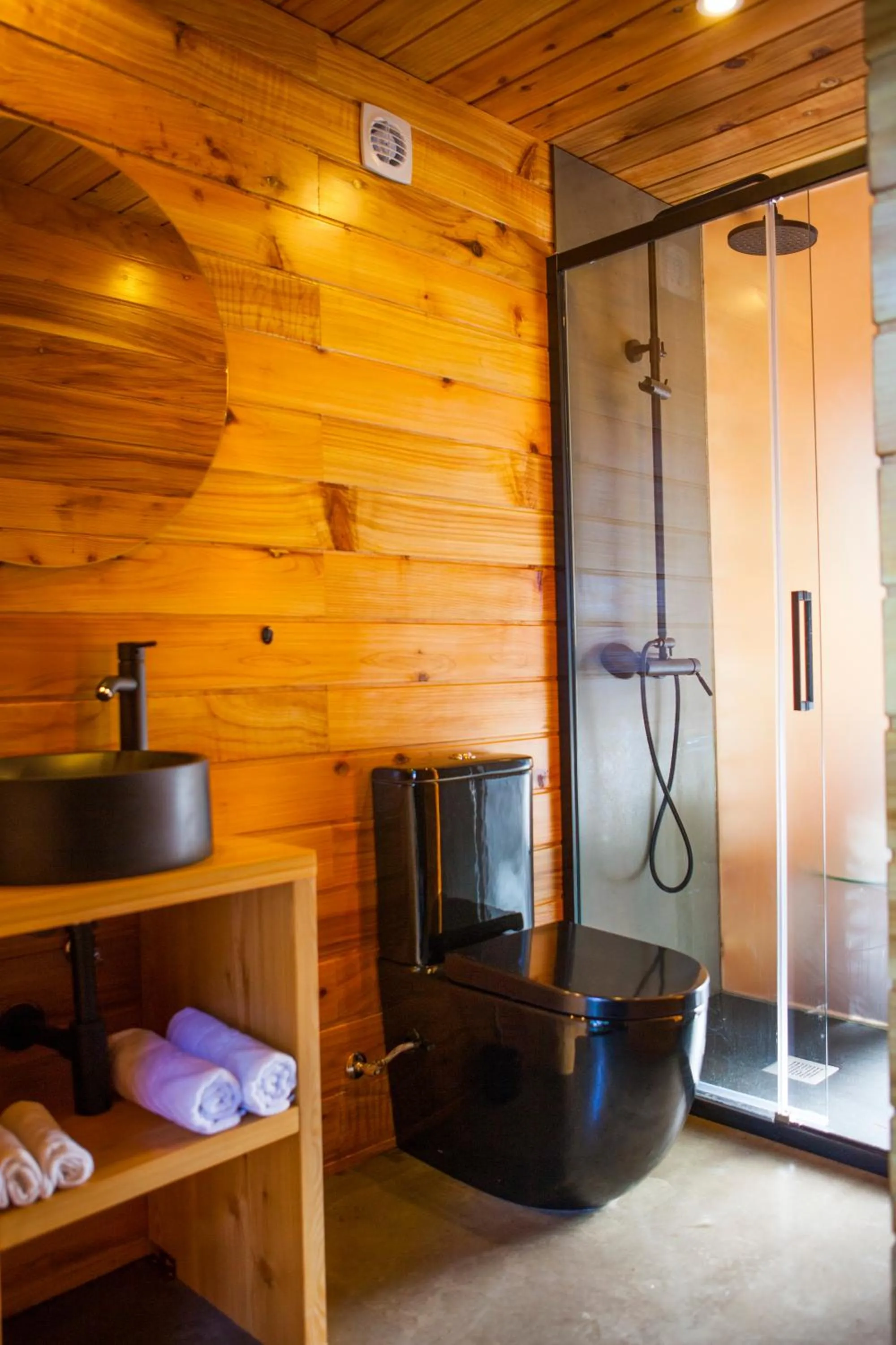 Shower in Caparica Azores Ecolodge